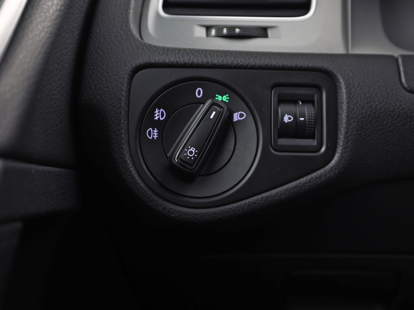 Volkswagen Golf Variant 1.2 TSI Sport (NAVIGATIE, BLUETOOTH, CLIMATE, NAP, TREKHAAK, SPORTSTOELEN, ARMSTEUN, LM VELGEN, ELEK PAKKET, NIEUWSTAAT)