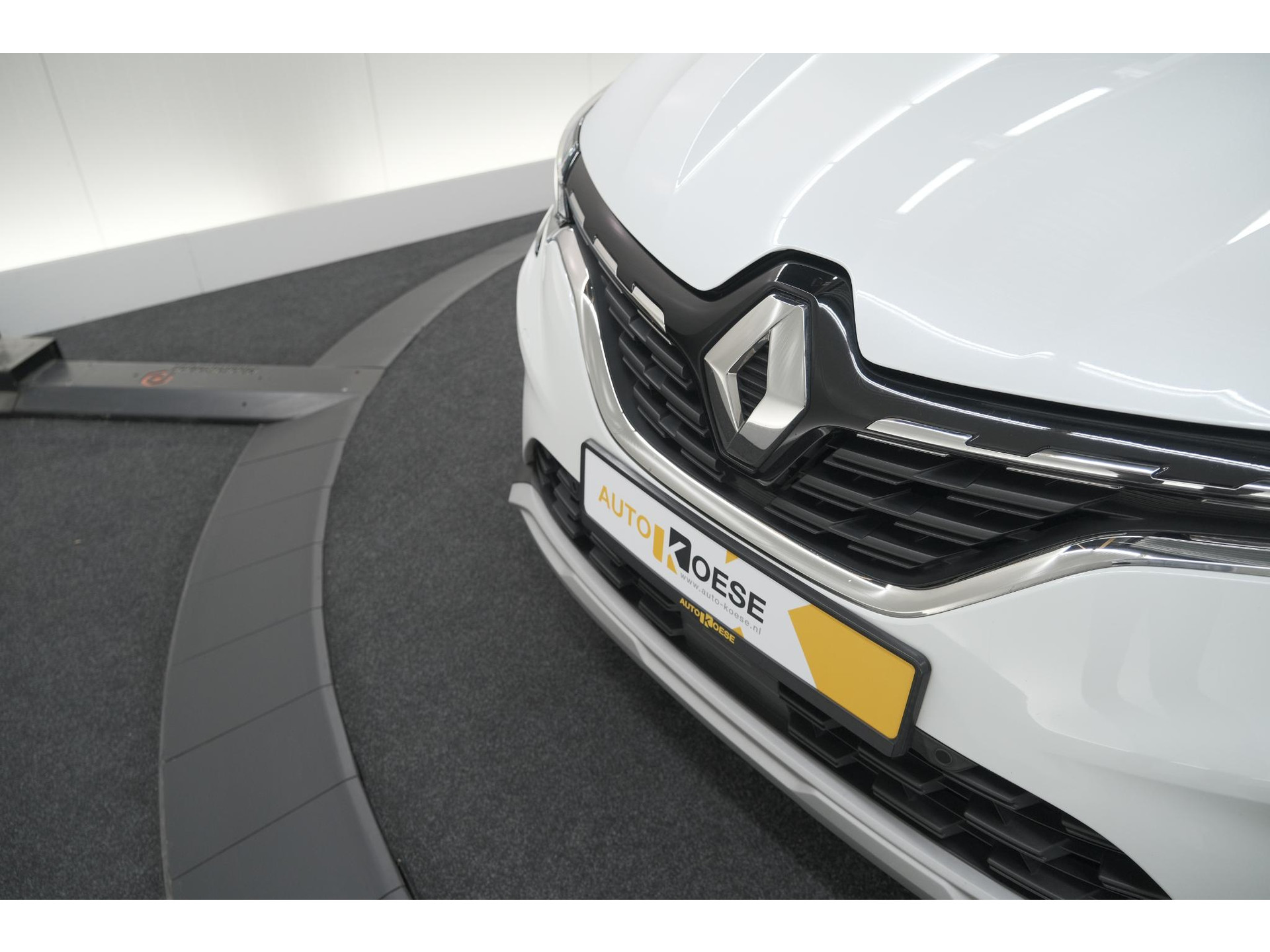 Renault Captur 1.6 E-Tech Plug-in Hybrid 160 Intens | Trekhaak | Camera | Adaptieve Cruise Control | Dodehoekdetectie