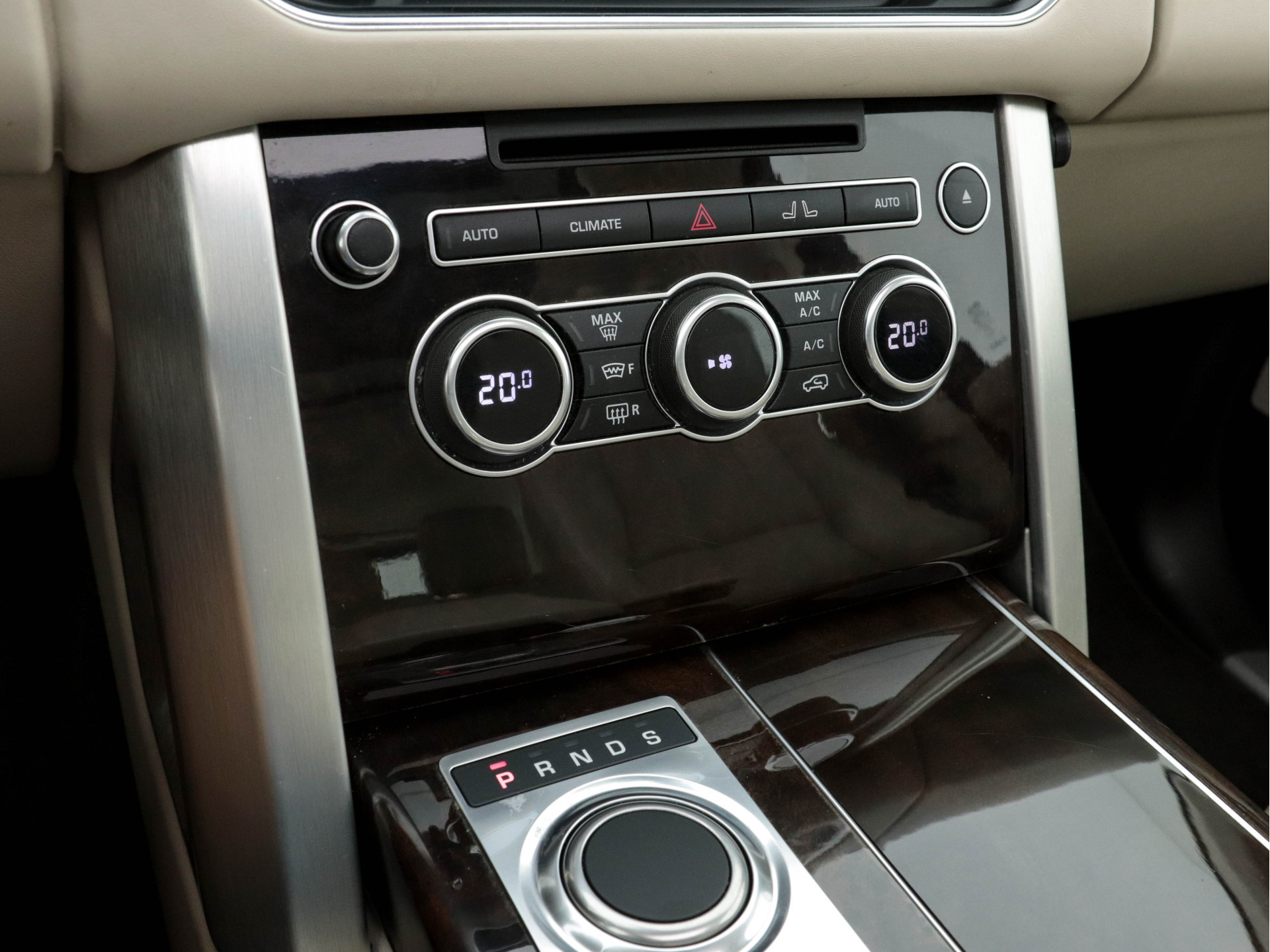 Land Rover Range Rover 3.0 TDV6 Vogue Aut. *PANO | LEATHER | NAVI-FULLMAP | DIGI-COCKPIT | SURROUND-VIEW | BI-XENON | MERIDIAN-AUDIO | MEMORY-PACK | AIR SUSPENSION | HEATED-COMFORTSEATS | SHIFT-PADDLES | 20"ALU*