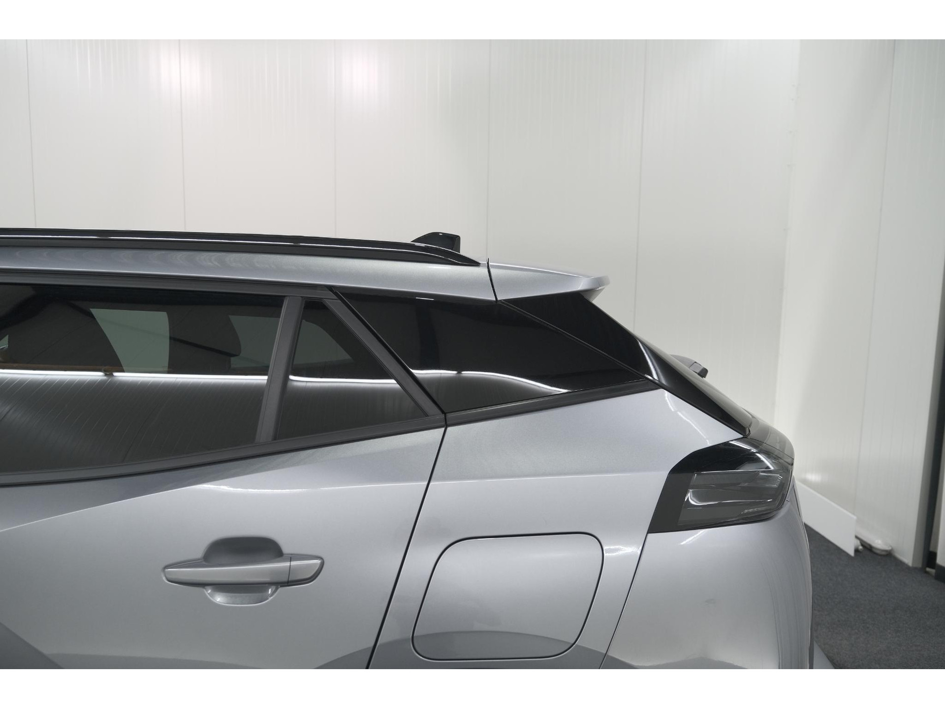 Peugeot 2008 Hybrid 136 e-DCS6 Allure | 360 Camera | Adaptieve Cruise Control | Dodehoekdetectie | Navigatie