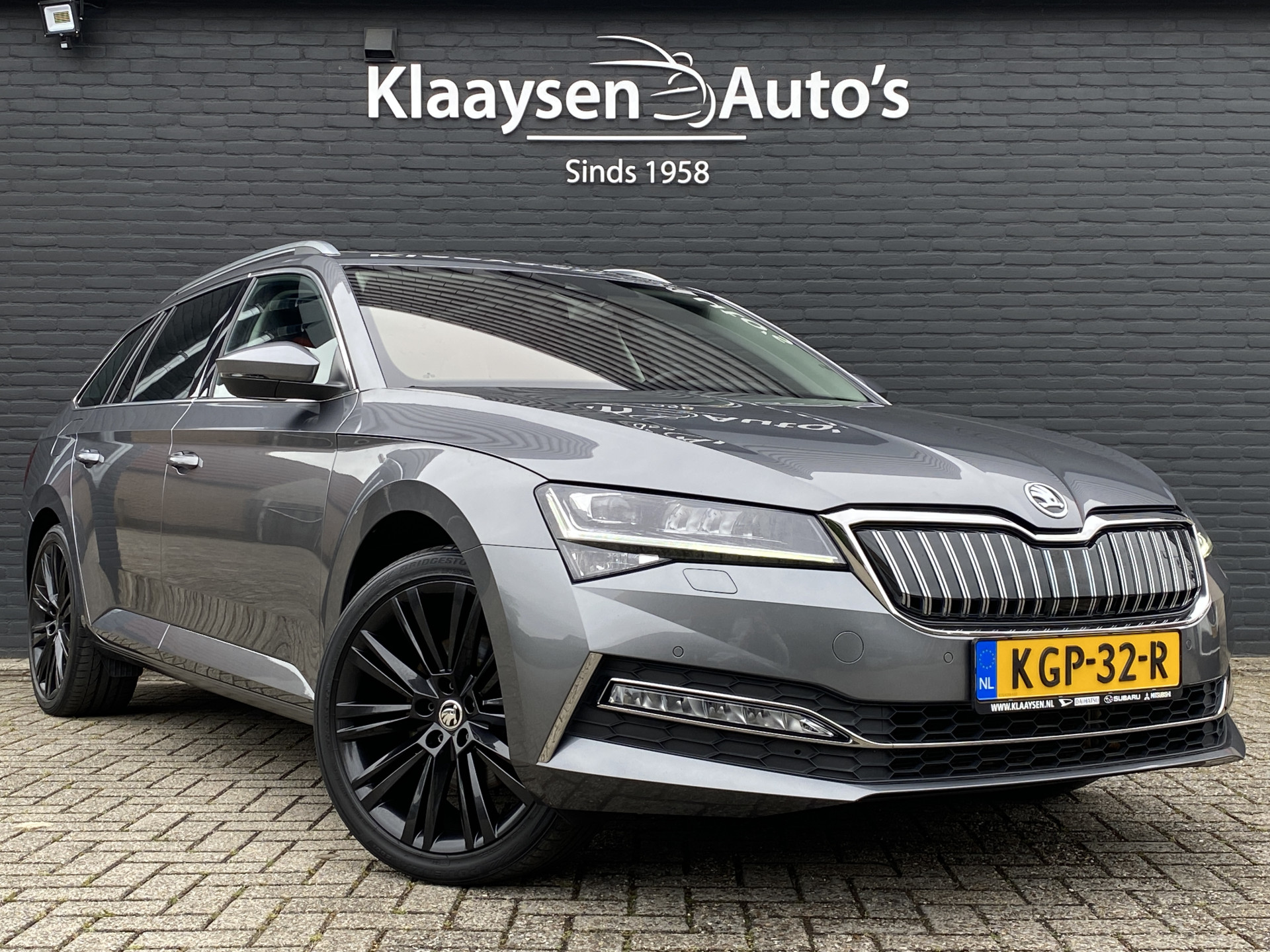 ŠKODA Superb Combi 1.4 TSI iV 218 pk Business Edition Plus AUT. | 1e eigenaar | navigatie | panoramadak | trekhaak | leder interieur