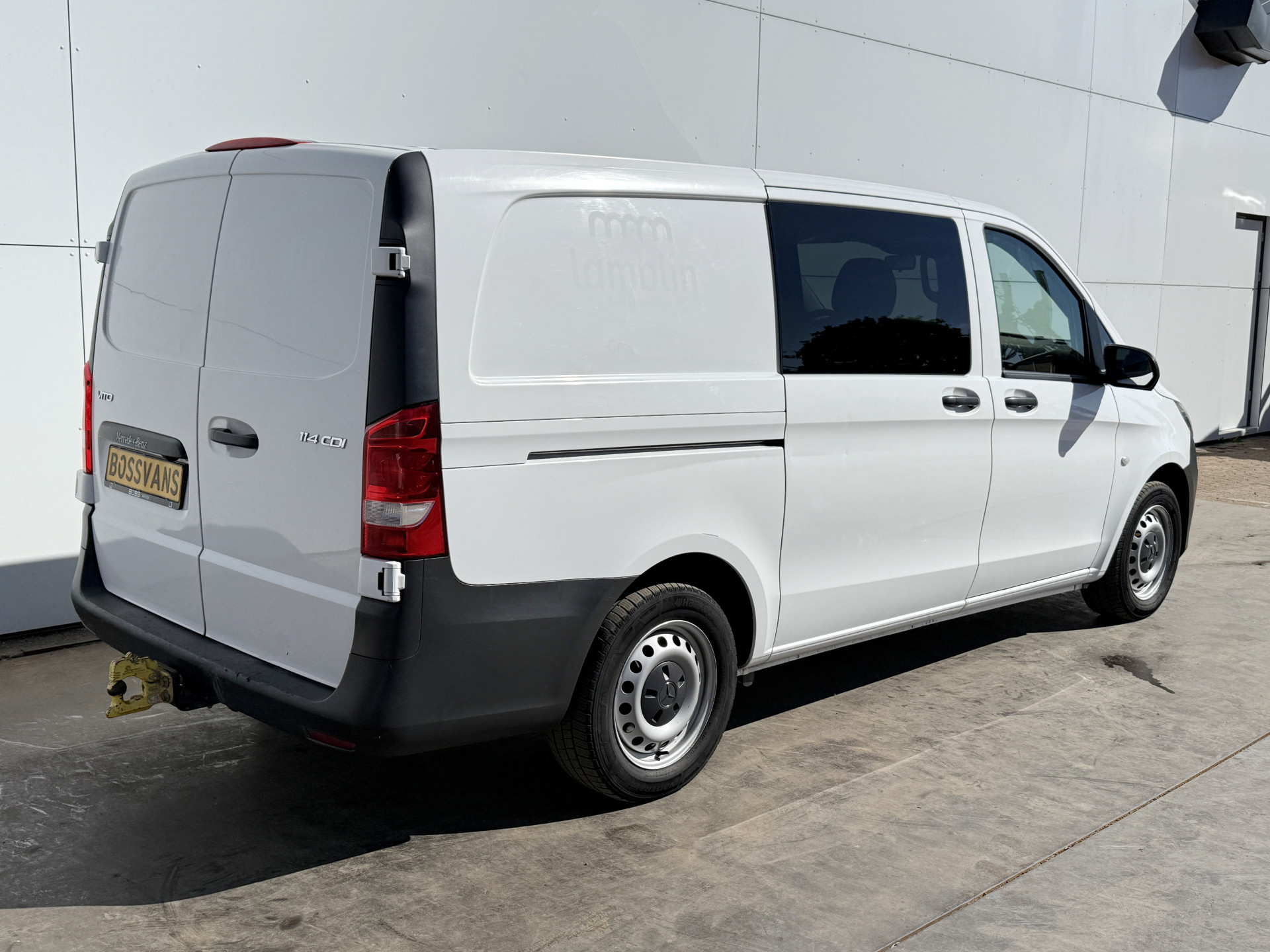 Mercedes-Benz Vito 114 1.9 CDI 136PK Dubbele Cabine L2H1 5 Stoelen Climate Control Cruise Control Trekhaak Carplay Camera
