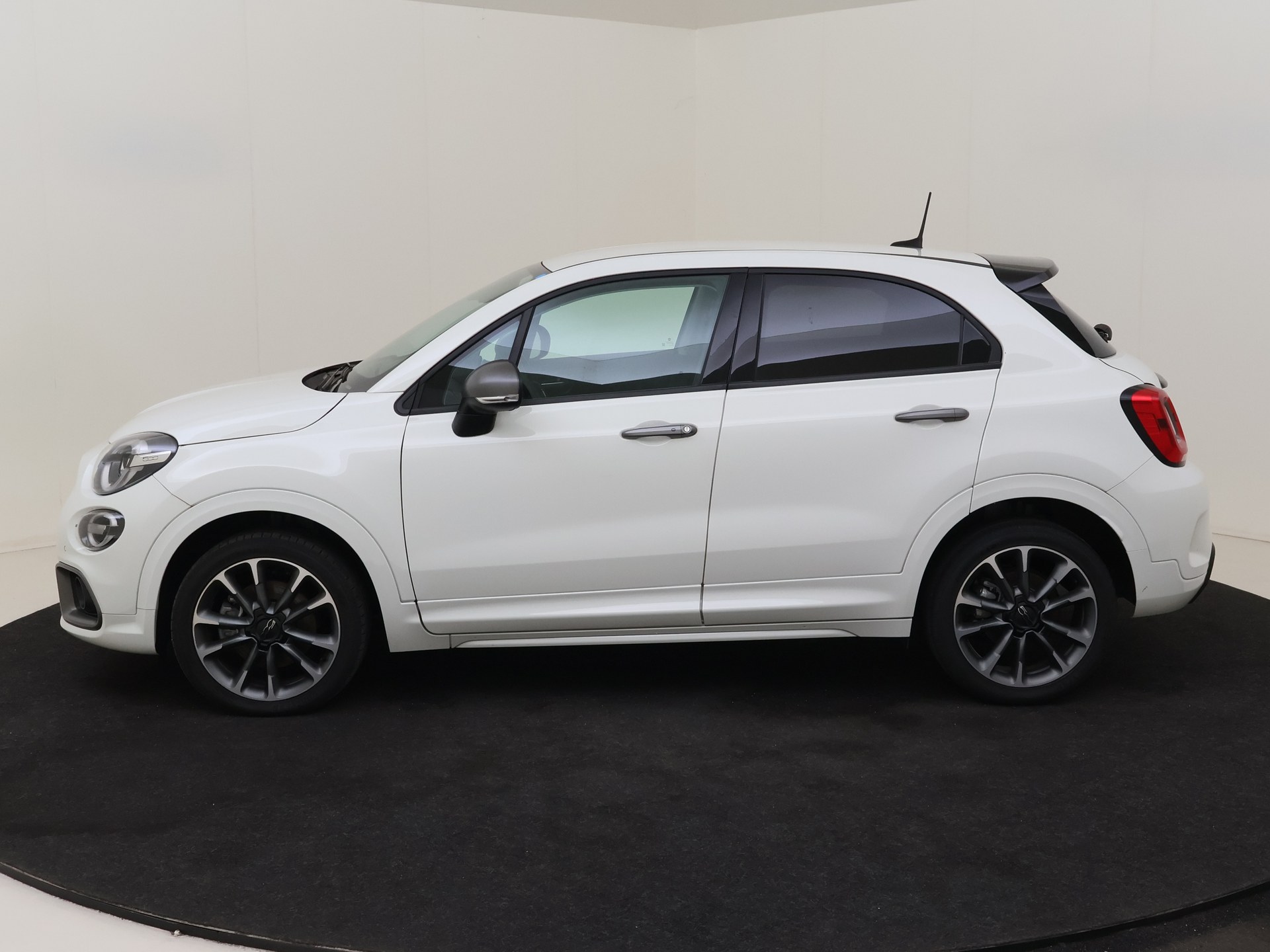 Fiat 500 X 1.5 Hybrid Sport | CAMERA | NAVI | CARPLAY | CLIMAT CONTROL | PARK. SENSOREN V+A | Carselexy