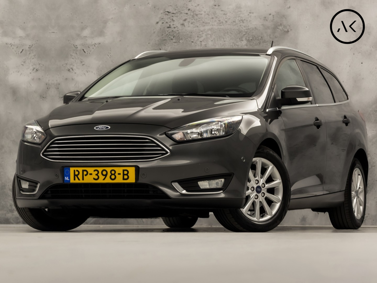 Ford Focus Wagon 1.0 Titanium Sport (APPLE CARPLAY, NAVIGATIE, CLIMATE, GETINT GLAS, SPORTSTOELEN, KEYLESS, PARKEERSENSOREN, NIEUWE APK, NIEUWSTAAT)