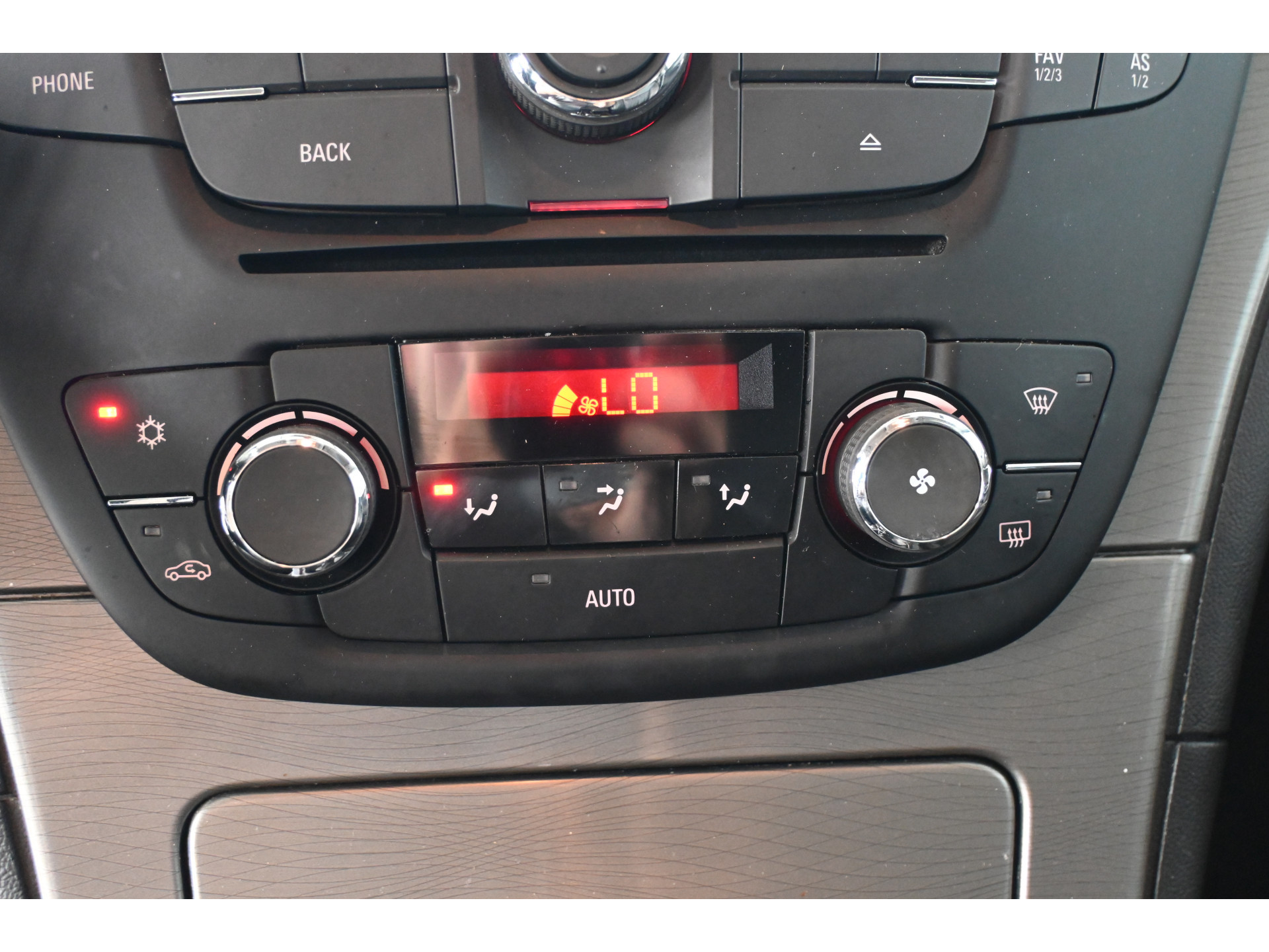 Opel Insignia 2.0 CDTI EcoFLEX Edition Airco Cruise control Trekhaak Navigatie All in Prijs Inruil Mogelijk!