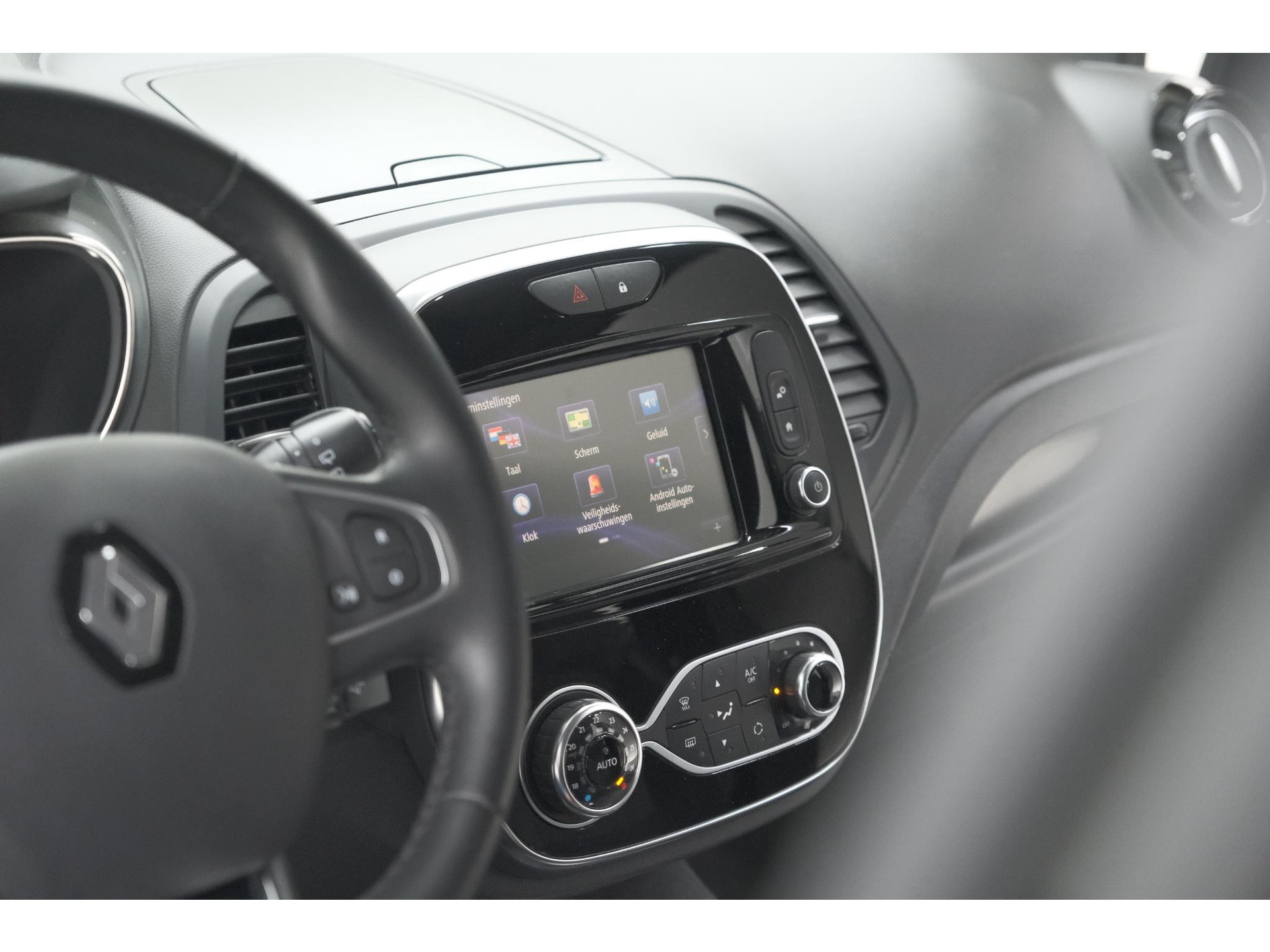 Renault Captur TCe 130 Intens | Camera | Navigatie | Parkeersensoren | Climate Control