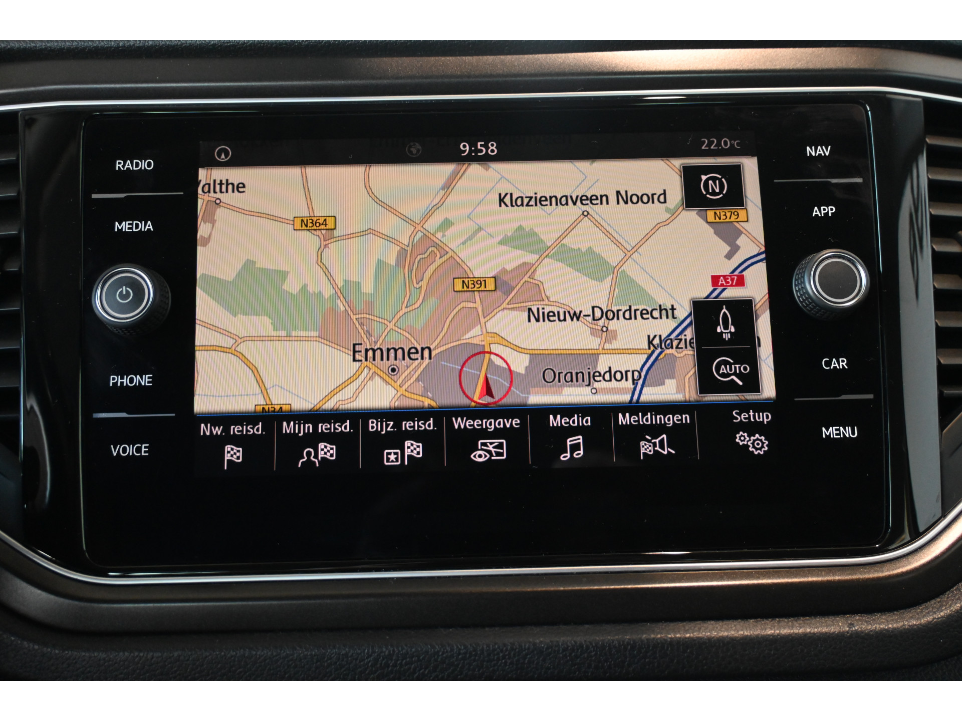 Volkswagen T-Roc 1.0 TSI Style Clima Adaptieve cruise Navigatie PDC Licht metaal Inruil mogelijk