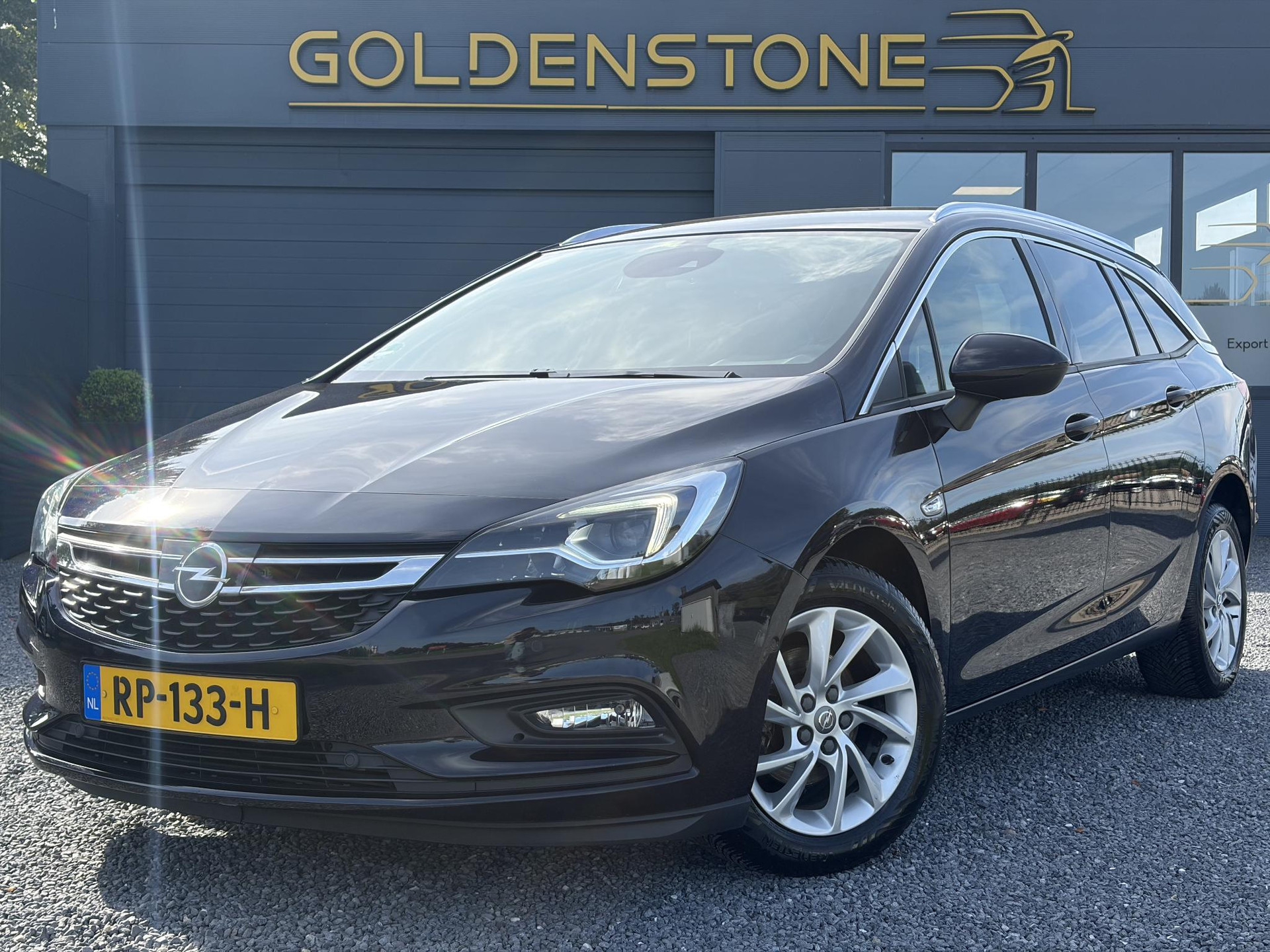 Opel Astra Sports Tourer 1.4 Business Executive ✓2 Eigenaar✓Camera✓Navi✓Trekhaakt✓Carplay✓Stoelverw✓Stuurverw✓Automaat✓Dealer Onderhouden✓Keyless✓Clima✓Cruise✓Pdc V+A✓Halfleder✓Comfortstoelen✓150pk✓Rijstrooksensor✓Dodehoeksensor✓Elekt Stoelen✓Lm velgen✓N.