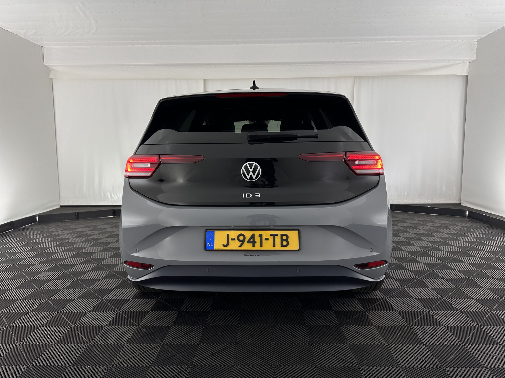 Volkswagen ID.3 First Max 58 kWh [ 3-Fase-11kW ] {SOH-92%} (INCL-BTW) *PANO | HEAD-UP | ADAPTIVE-CRUISE | FULL-LED | BLINDSPOT | CAMERA | KEYLESS | MICROFIBRE | AMBIENTLIGHT | NAVI-FULLMAP | DAB+ | ECC | HEATED-SPORTSEATS | DIGI-COCKPIT | 20"ALU*