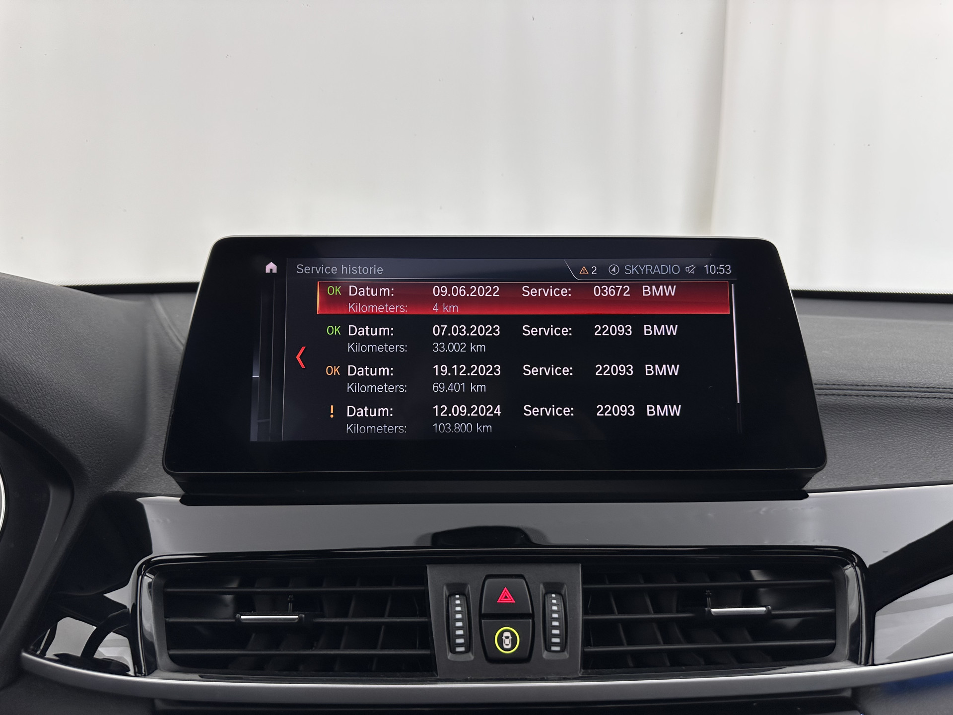 BMW X1 xDrive25e Sportline Business Edition Plus (Plug-In) (INCL-BTW) Aut. *PANO | LEATHER | FULL-LED | HEATED-SPORTSEATS | HIFI-SYSTEM | CAMERA | PRIVACYGLASS | NAVI-FULLMAP | ECC | HEAD-UP | PDC | KEYLESS | DAB | CRUISE | TOWBAR | AMBIENTLIGHT | 18