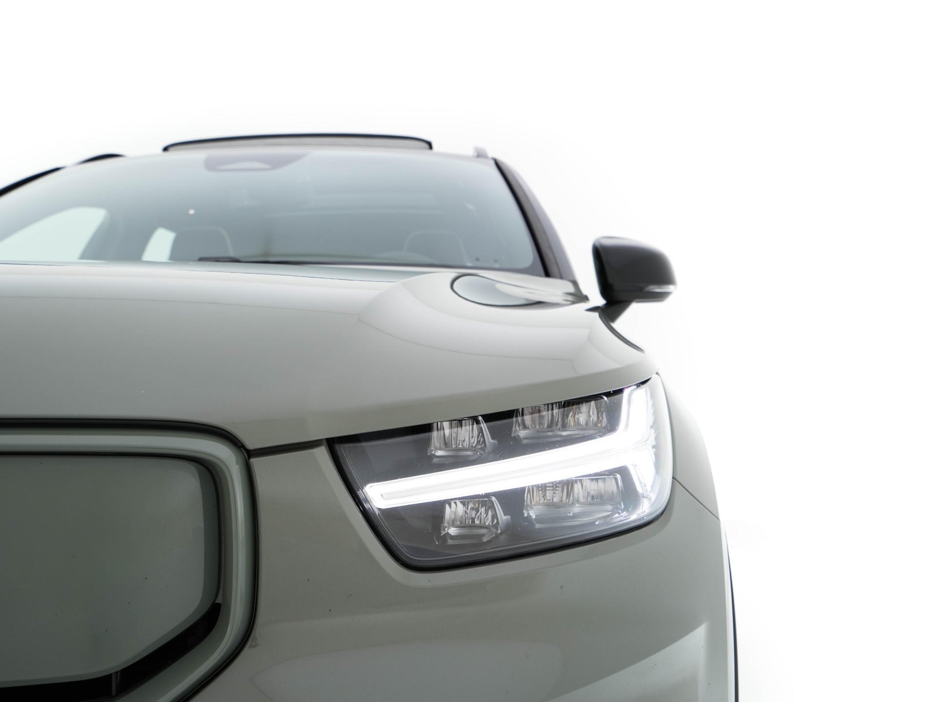 Volvo XC40 Recharge P8 AWD R-Design [ 3-Fase-11kW ] {SOH-90%} (INCL-BTW) Aut. *PANO | LEATHER-ALCANTARA | ADAPTIVE-CRUISE | DIGI-COCKPIT | FULL-LED | HARMAN/KARDON | CAMERA | NAVI-FULLMAP | ECC | PDC | KEYLESS | HEATED-SPORTSEATS | TOWBAR | 20''ALU*