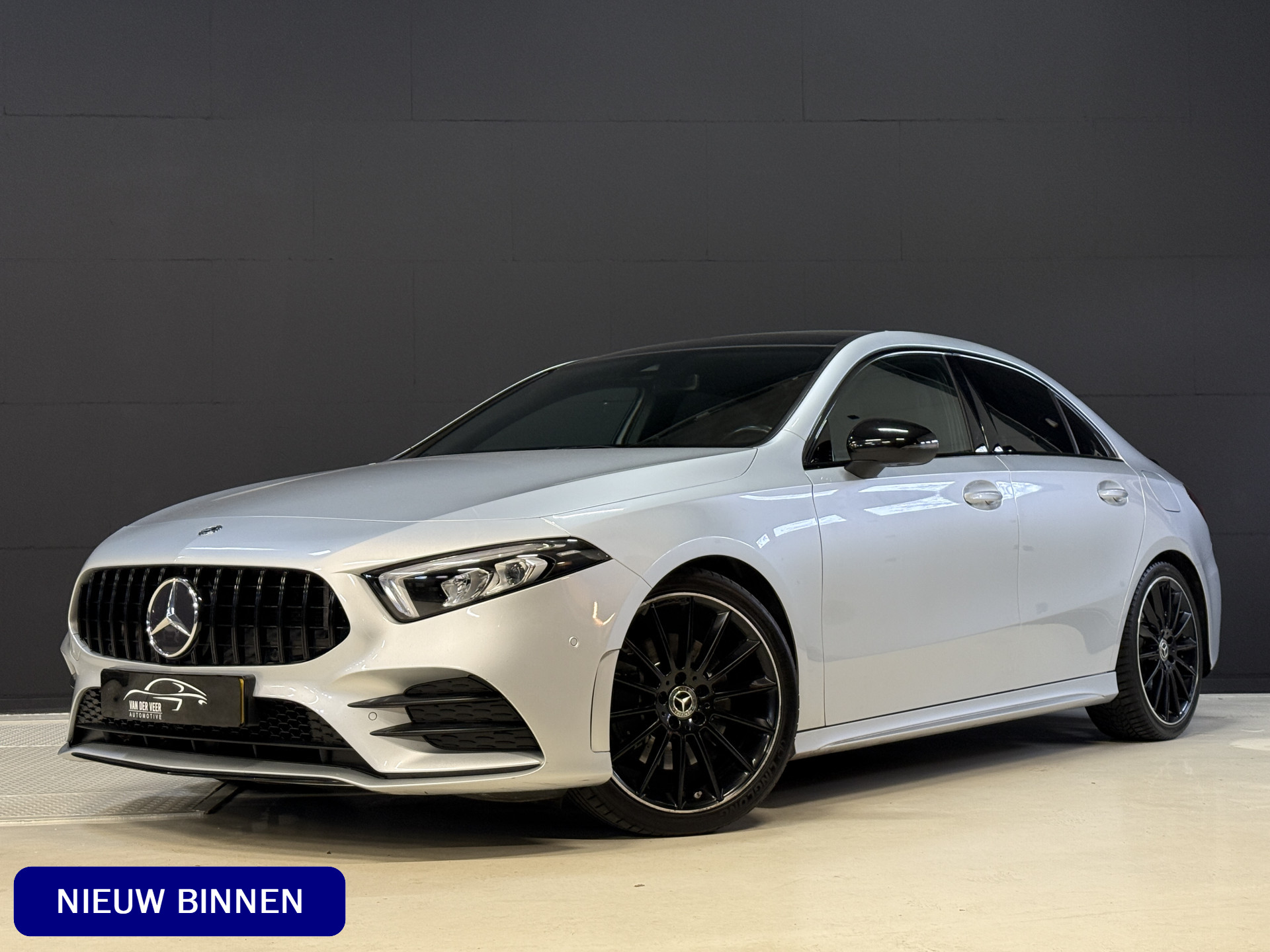 Mercedes-Benz A-klasse 220 4MATIC Premium | Panoramadak | Sfeerverlichting | Camera