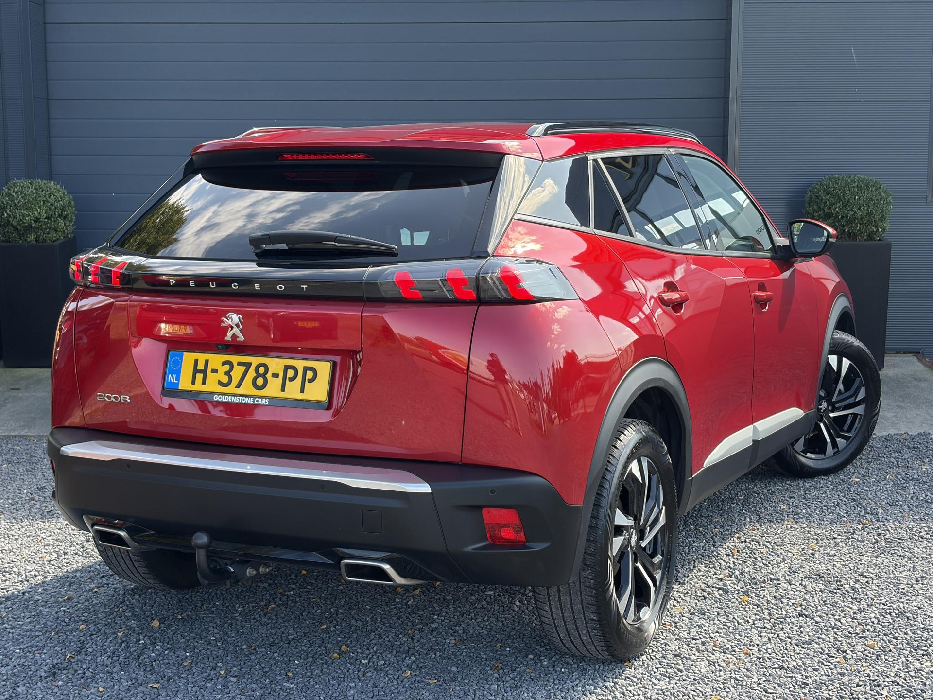 Peugeot 2008 1.2 PureTech Allure ✓Recent beurt gehad✓D-riem vv in 06-2025✓360° Camera✓Draadloze telefoonlader✓Carplay✓Keyless✓Automaat✓Trekhaak✓Halfleder✓Navi✓Clima✓Cruise✓131pk✓Lm velgen✓2e Eigenaar✓Pdc V+A✓Rijstrooksensor✓N.A.P✓Apk tot 04-2028