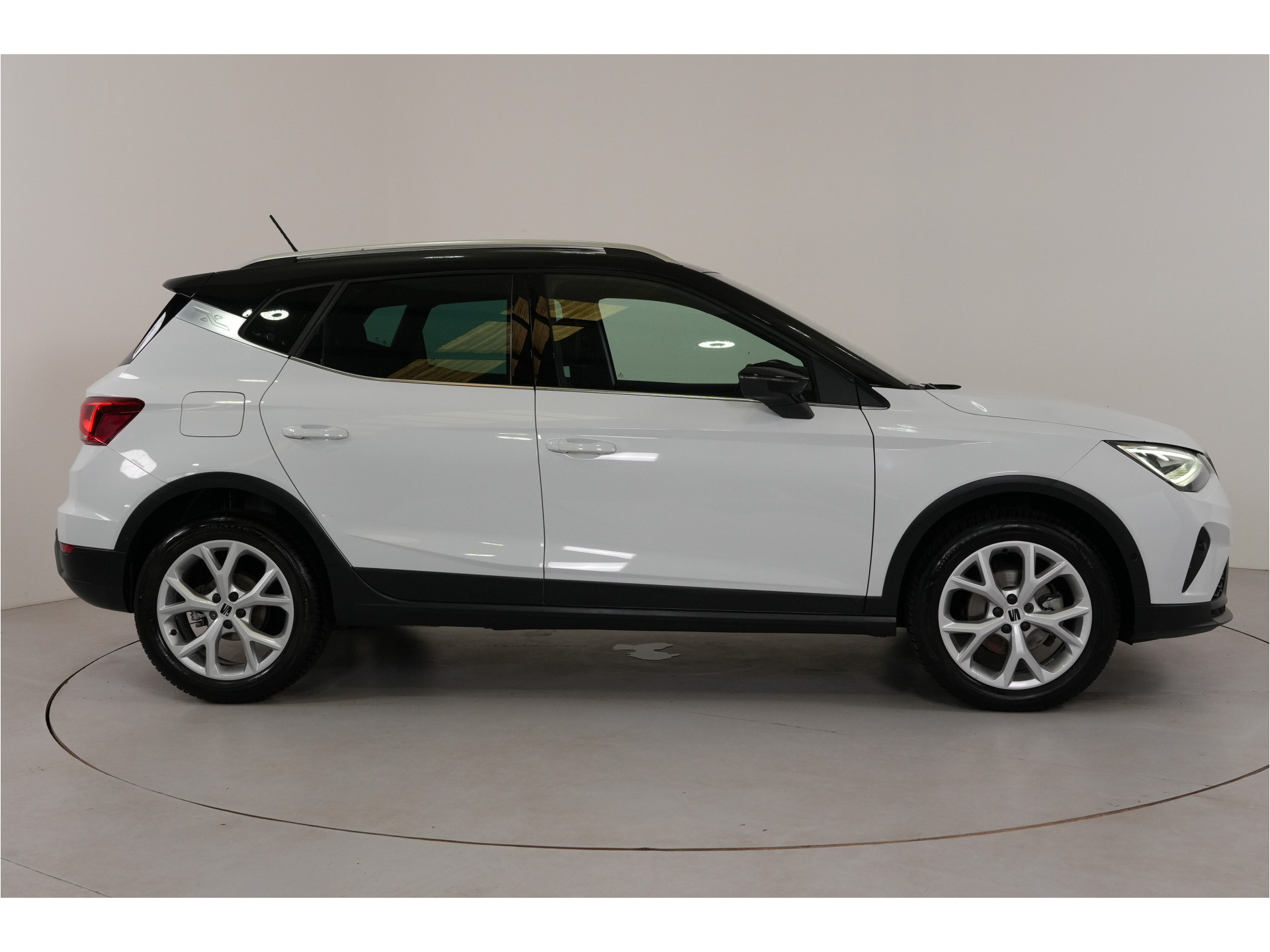 SEAT Arona 1.5 TSI EVO FR Business Intense | 150 pk | Camera | Stl. verw. | Adaptive Cruise |