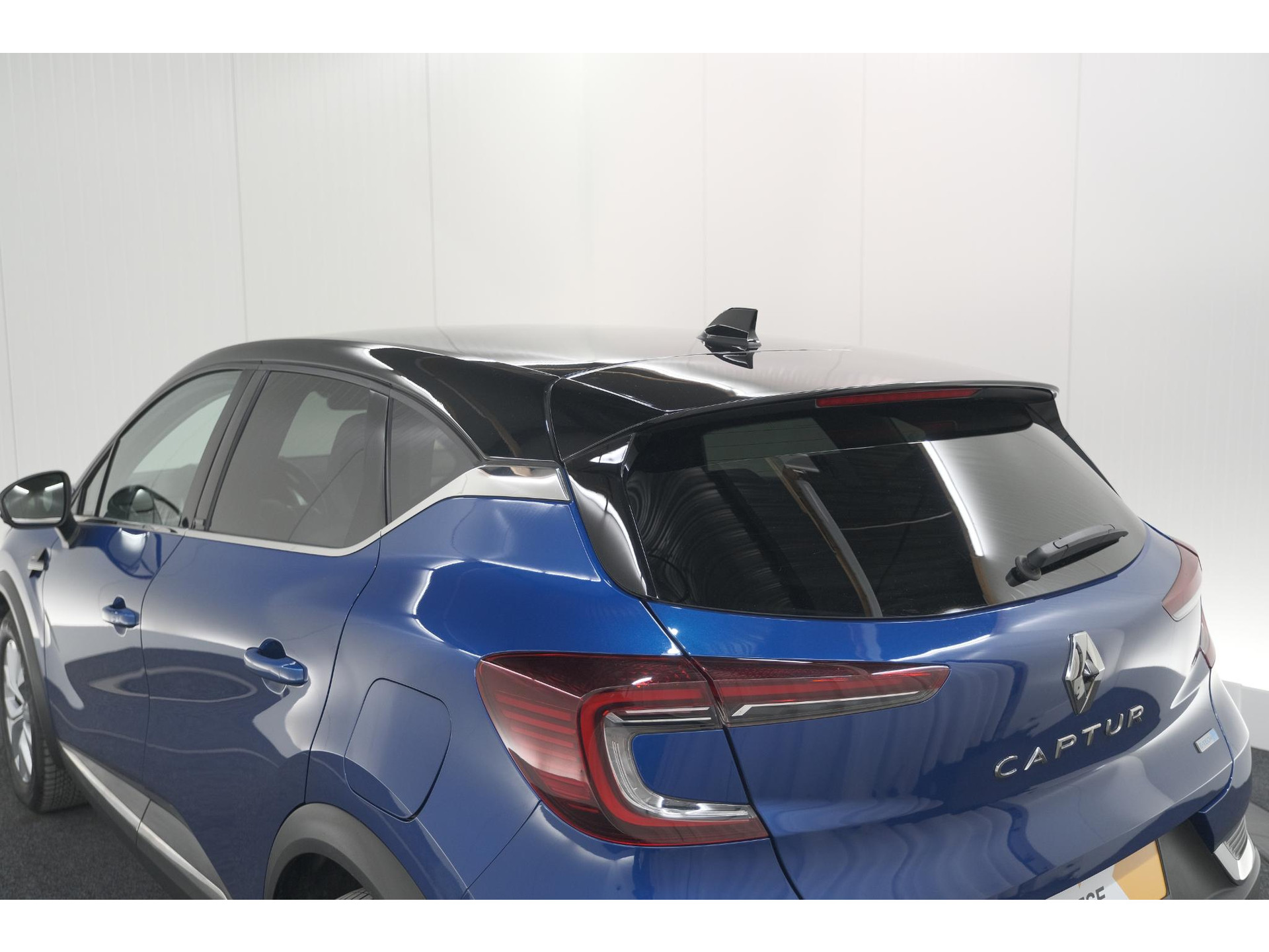 Renault Captur 1.6 E-Tech Plug-in Hybrid 160 Intens | Allseason Banden | Camera | 9.3 Inch Grootscherm | Apple Carplay