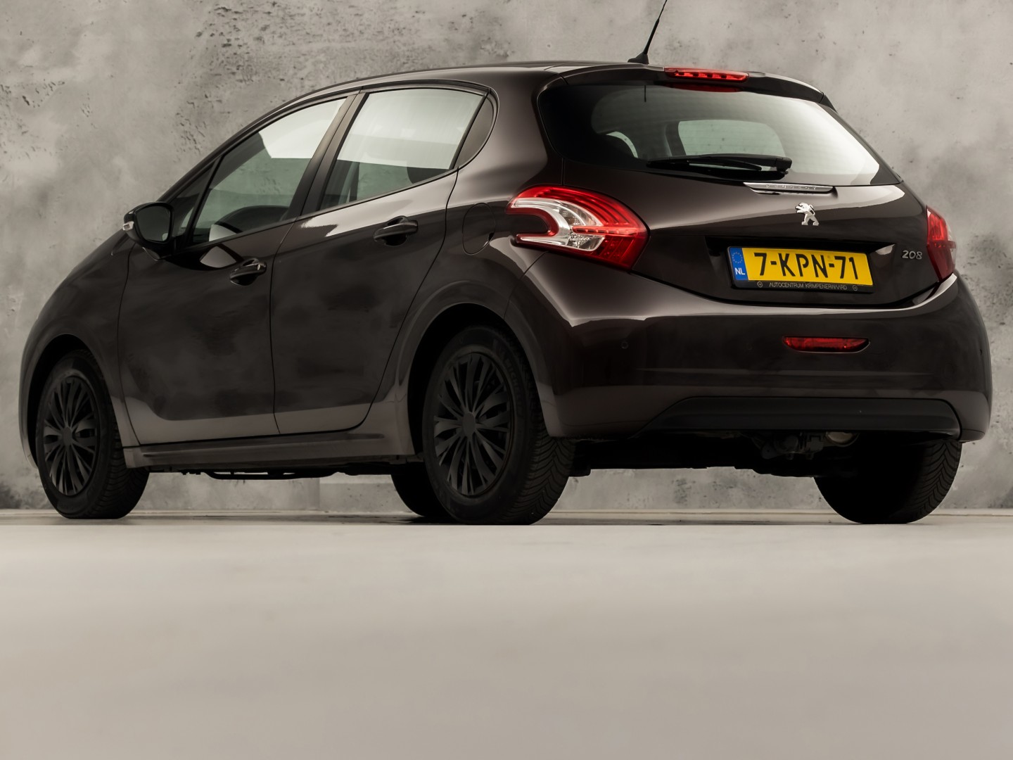Peugeot 208 1.2 VTi Deluxe Sport (NAVIGATIE, CLIMATE, CRUISE, SPORTSTOELEN, PARKEERSENSOREN, NIEUWSTAAT)