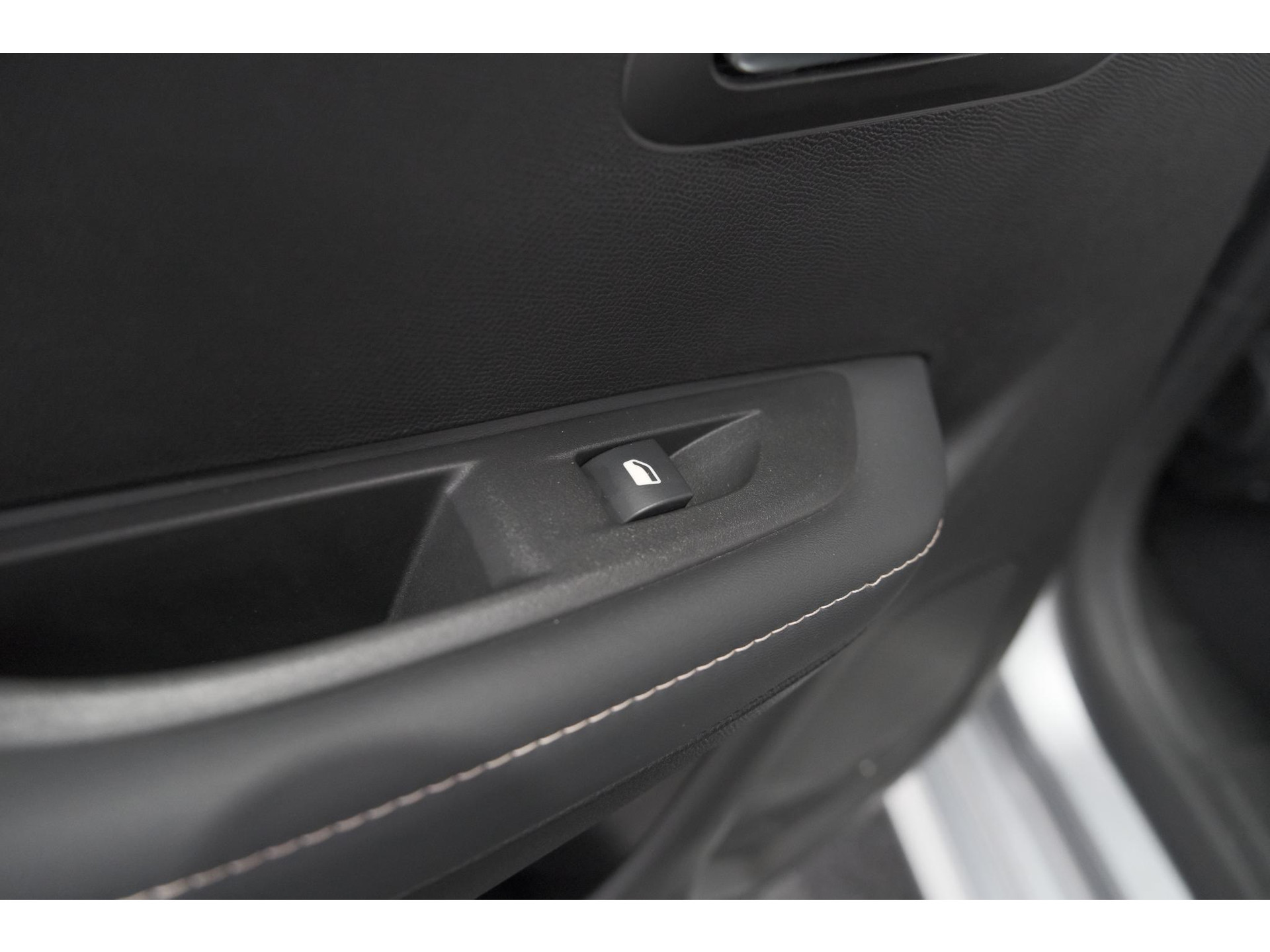 Peugeot 208 PureTech 100 Allure Pack | Nieuw Model | Apple CarPlay | Parkeersensoren | Climate Control