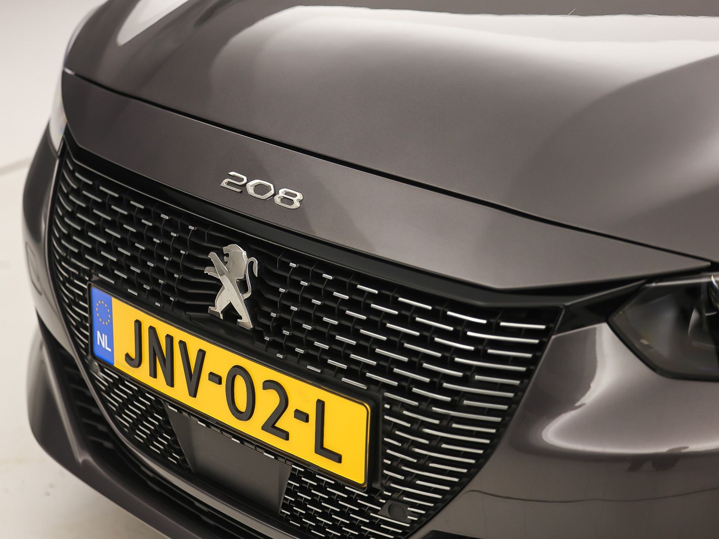 Peugeot 208 1.2 PureTech GT-Line Automaat (VIRTUAL COCKPIT, APPLE CARPLAY, GROOT NAVI, LEDER, 360 CAMERA, SPORTSTOELEN, GETINT GLAS, LM VELGEN, LANE ASSIST, NIEUWSTAAT)