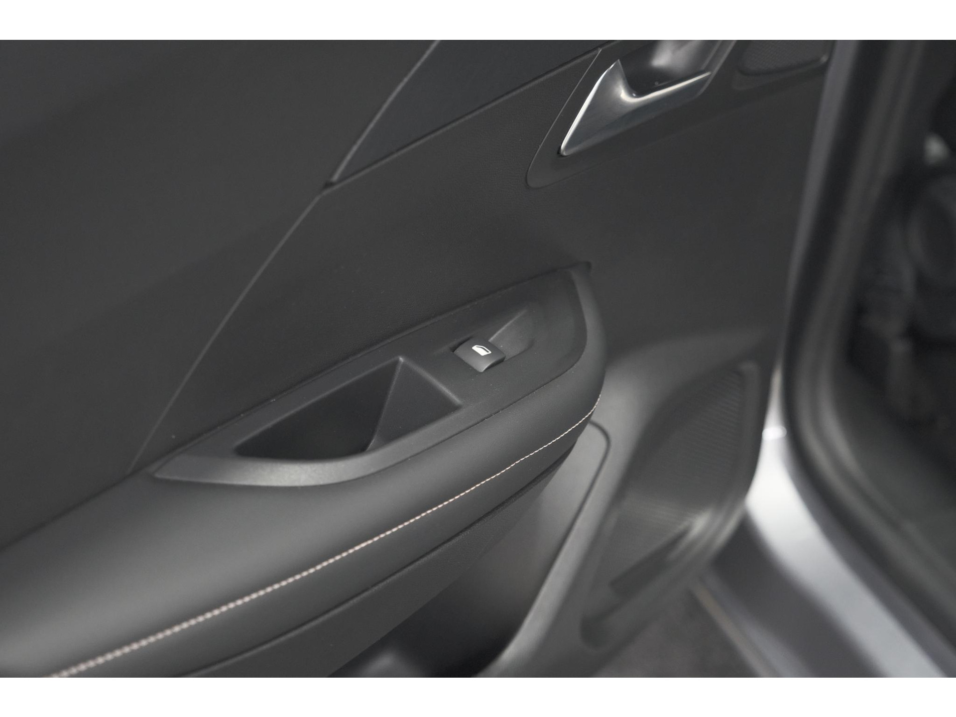 Peugeot 2008 Hybrid 136 e-DSC6 Allure | 360 Camera | Adaptieve Cruise Control | Dodehoekdetectie | Navigatie