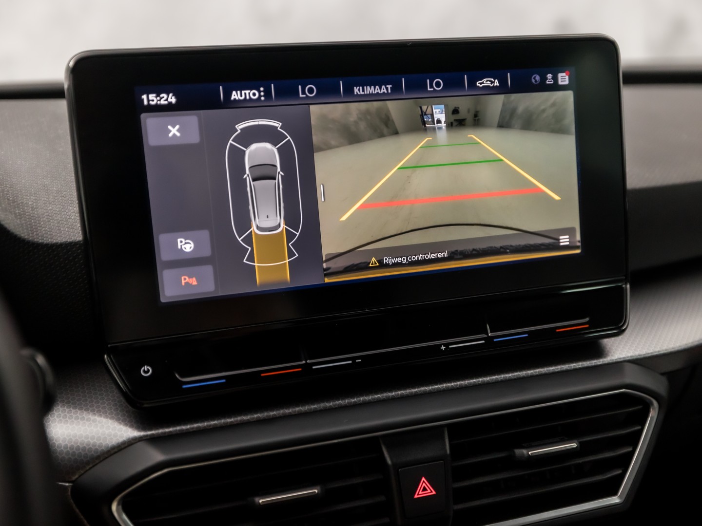 SEAT Leon 1.5 TSI Sport (4 CILINDER, APPLE CARPLAY, GROOT NAVI, CAMERA, GETINT GLAS, SPORTSTOELEN, ADAPTIVE CRUISE, KEYLESS, NIEUWSTAAT)