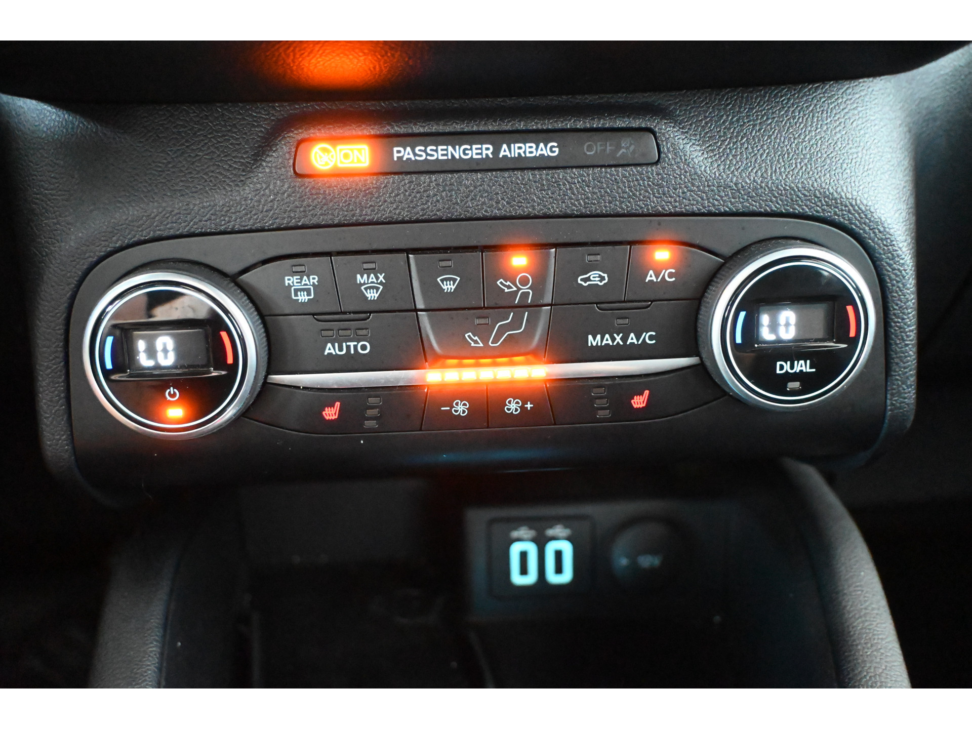 Ford Kuga 2.5 PHEV Vignale Automaat Navigatie Stoelverwarming Head Up! LED Camera Rijklaarprijs! Inruil Mogelijk!