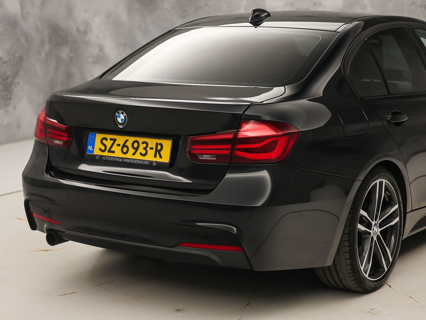 BMW 3 Serie 318i M Sport High Executive Automaat (VIRTUAL COCKPIT, M PAKKET, GROOT NAVI, STOELVERWARMING, SPORT AUTOMAAT, SPORTSTOELEN, TREKHAAK, GETINT GLAS, PARKEERSENSOREN, NIEUWSTAAT)