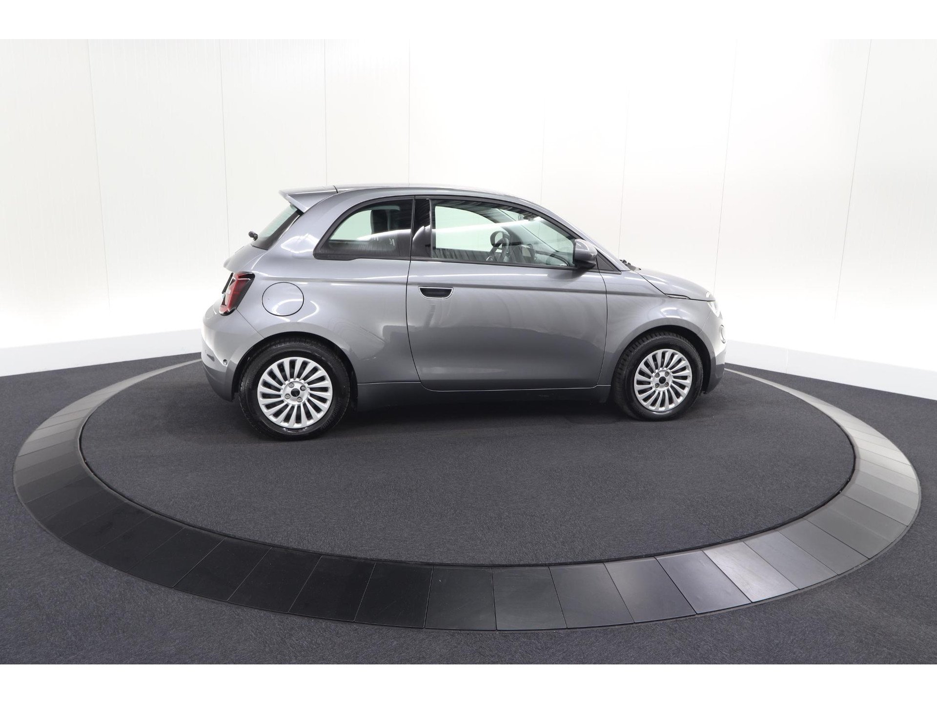 Fiat 500 Urban 42 kWh | SOH 97.6% | 3 Fase Laadfunctie | Camera | Apple Carplay | Parkeersensoren