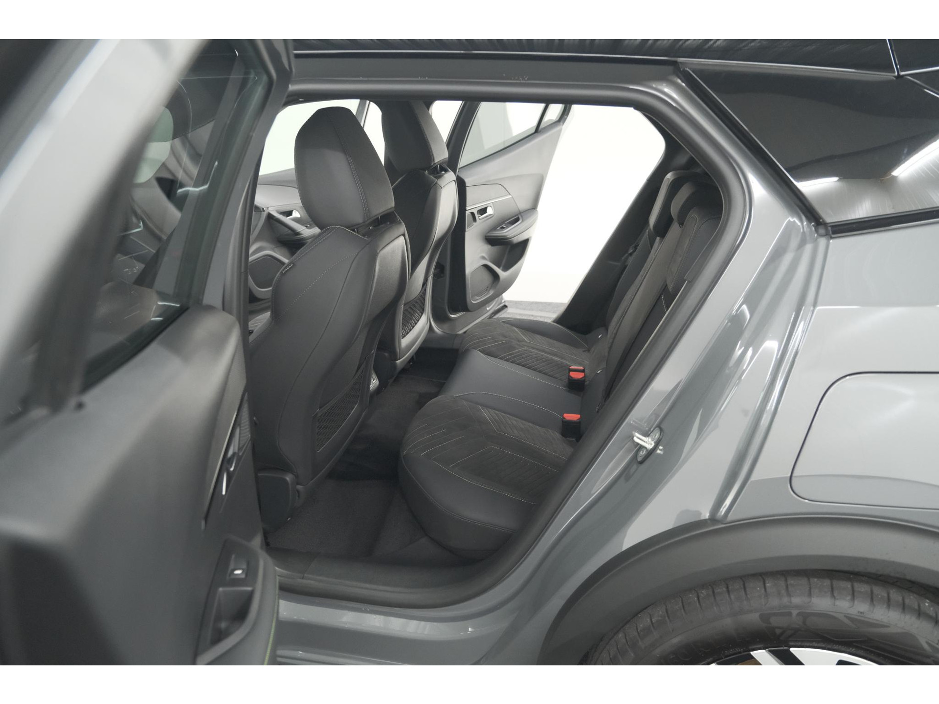 Peugeot e-2008 EV GT Avantage 54 kWh | 360 Camera | Massage Functie | Dodehoekdetectie | Stoelverwarming