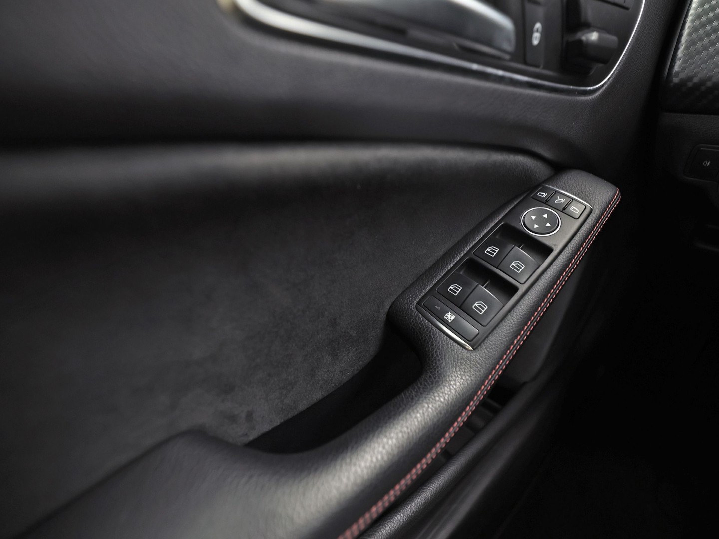 Mercedes-Benz A-Klasse 180 AMG Prestige Sport (NAVIGATIE, SPORTSTOELEN, MEMORY SEAT, STOELVERWARMING, LM VELGEN, GETINT GLAS, NIEUWE APK)