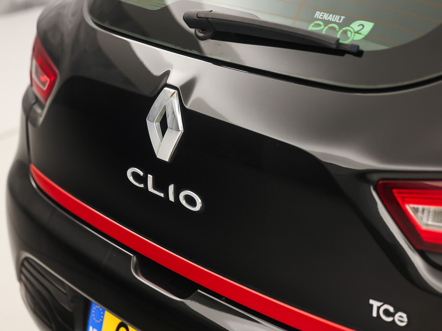 Renault Clio 0.9 TCe Dynamic Sport (NAVIGATIE, CRUISE, LM VELGEN, SPORTSTOELEN, NIEUWE APK, NIEUWSTAAT)