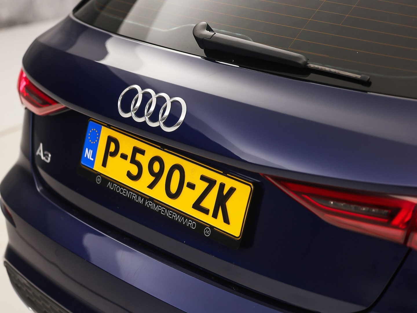 Audi A3 Sportback 30 TFSI S-Line Automaat (2X S-LINE, APPLE CARPLAY, STOELVERWARMING, PLAT S-LINE SPORTSTUUR, GETINT GLAS, SPORTSTOELEN, PARKEERSENSOREN, NIEUWSTAAT)