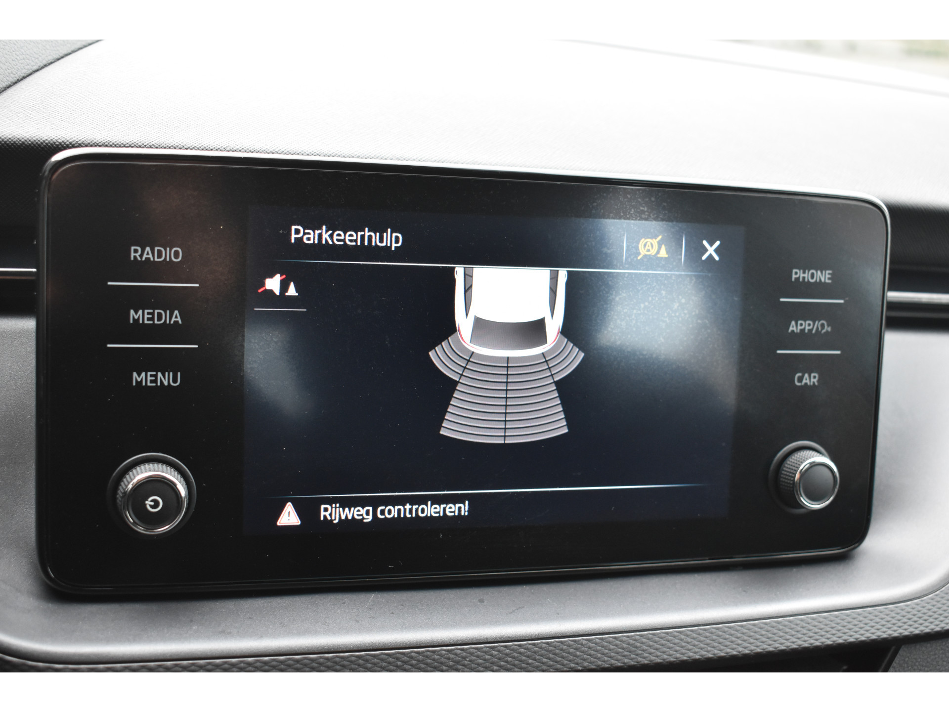 ŠKODA Scala 1.0 TSI Ambition Automaat Carplay Navigatie Front/lane assist Stoelverwarming Parkeer sensoren