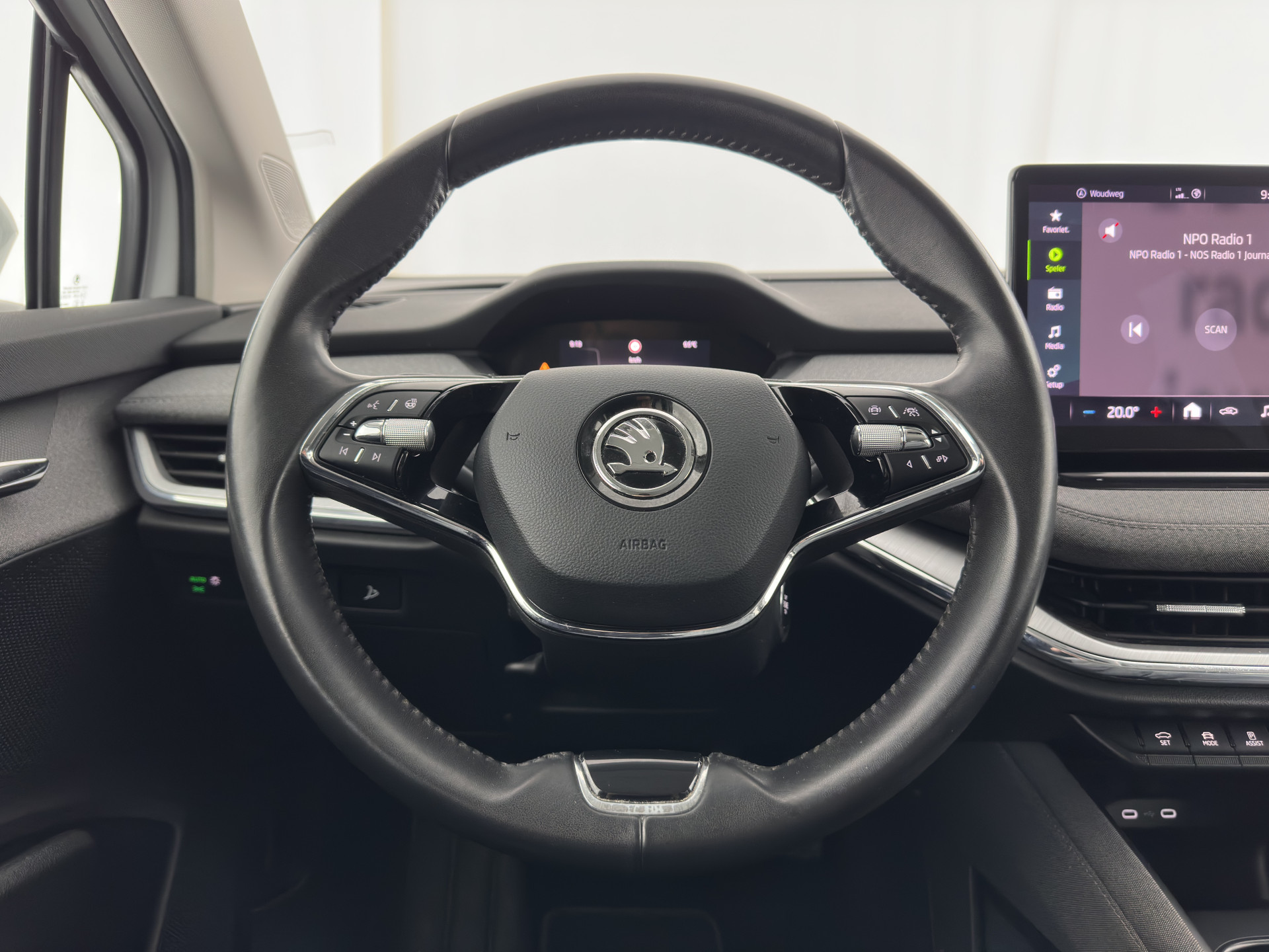 ŠKODA Enyaq iV 80 {SOH-90%} [ 3-Fase ] (INCL-BTW) *LEATHER-FABRIC | FULL-LED | DIGI-COCKPIT | CAMERA | KEYLESS | NAVI-FULLMAP | AMBIENT-LIGHT | ECC | HEATED-COMFORTSEATS | DAB+ | PDC | CRUISE | CARPLAY | TOWBAR | 19"ALU*