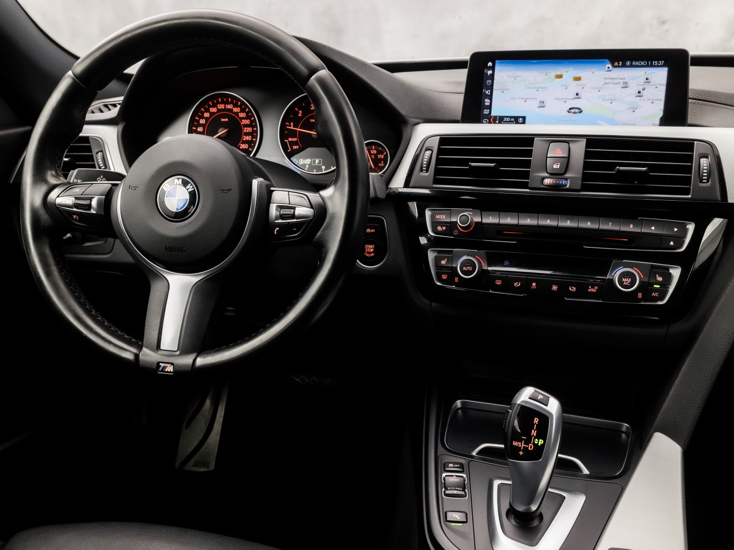 BMW 3 Serie GT 320i M Sport High Executive 184Pk Automaat (GROOT NAVI, M PAKKET, STOELVERWARMING, LEDER, SPORTSTOELEN, GETINT GLAS, PARKEERSENSOREN, NIEUWSTAAT)