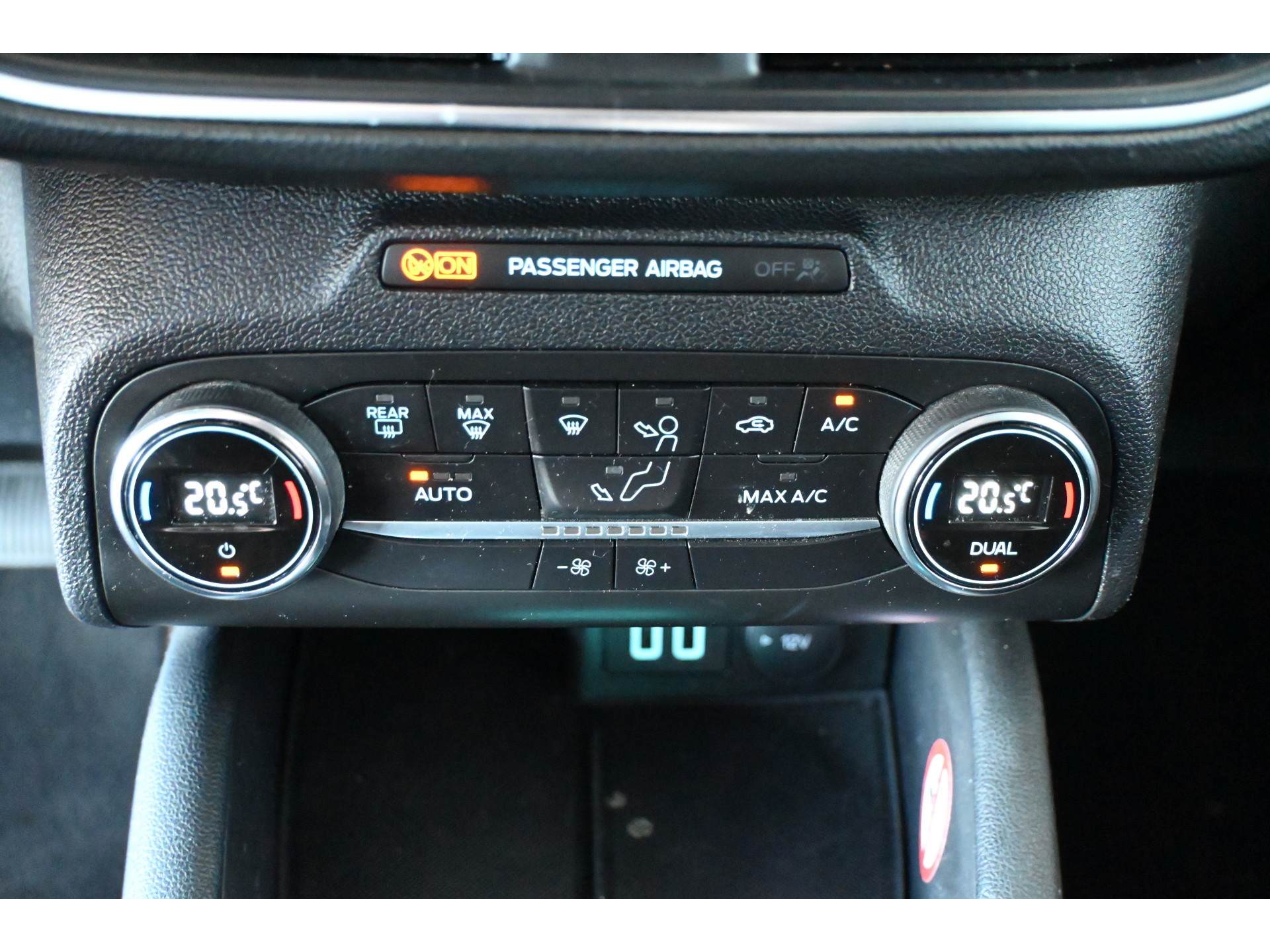 Ford Focus Wagon 1.0 EcoBoost Titanium X Business Clima Navigatie LED 1e Eigenaar Rijklaarprijs! Inruil Mogelijk!