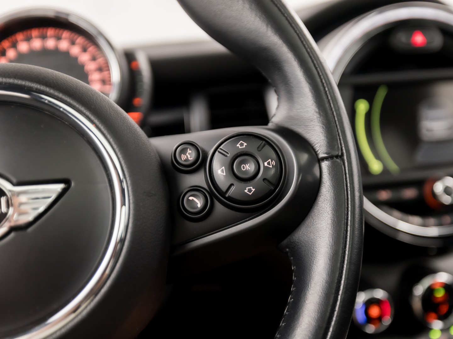 MINI 5-deurs 1.5 Cooper Chili Sport Automaat 136Pk (PANORAMADAK, 1e EIGENAAR, DEALER ONDERHOUDEN, 5 DEURS, NAVIGATIE, LEDER, SPORTSTOELEN, GETINT GLAS, PARKEERSENSOREN, NIEUWSTAAT)