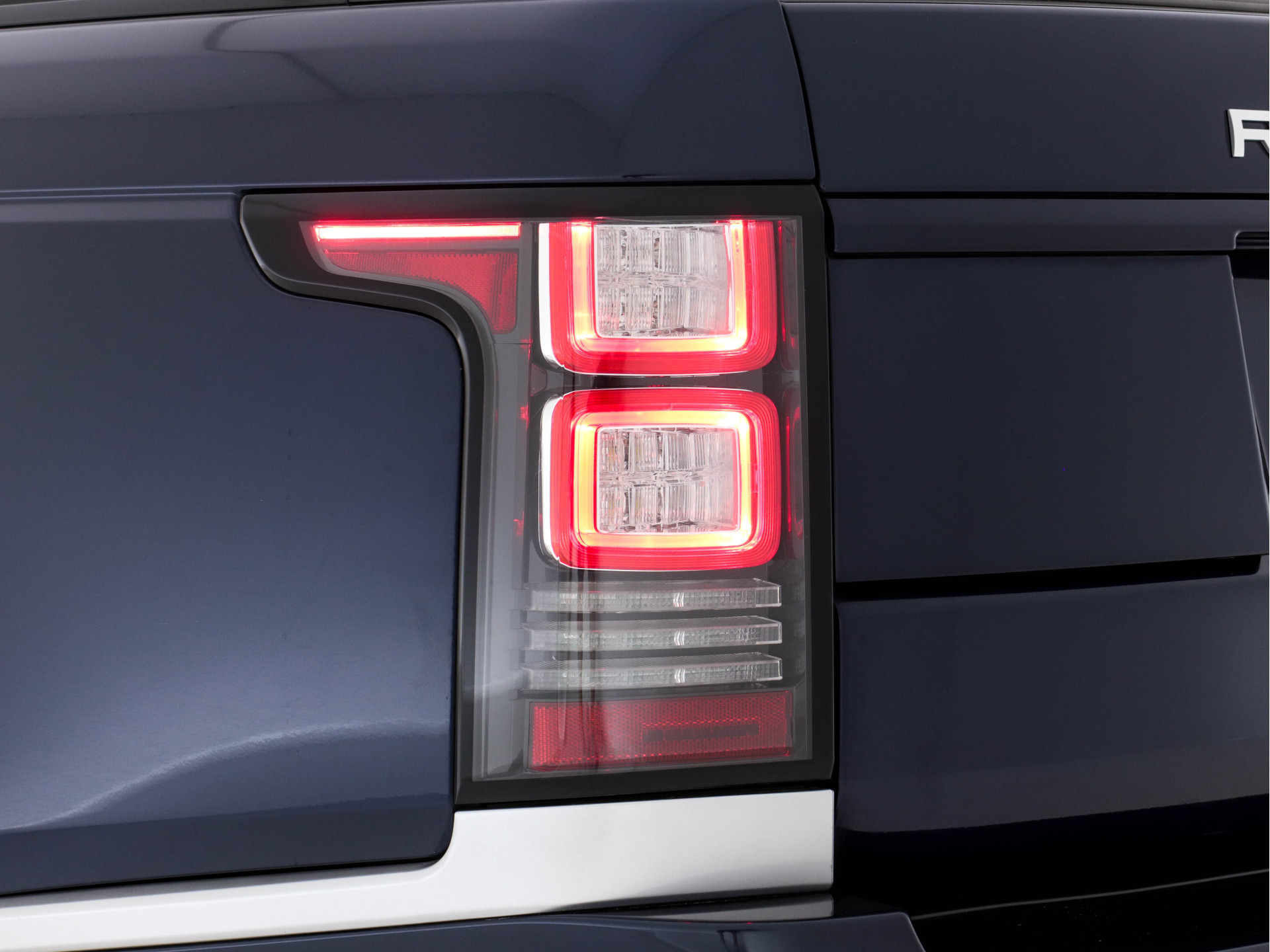 Land Rover Range Rover 3.0 TDV6 Vogue Aut. *PANO | LEATHER | NAVI-FULLMAP | DIGI-COCKPIT | SURROUND-VIEW | BI-XENON | MERIDIAN-AUDIO | MEMORY-PACK | AIR SUSPENSION | HEATED-COMFORTSEATS | SHIFT-PADDLES | 20"ALU*