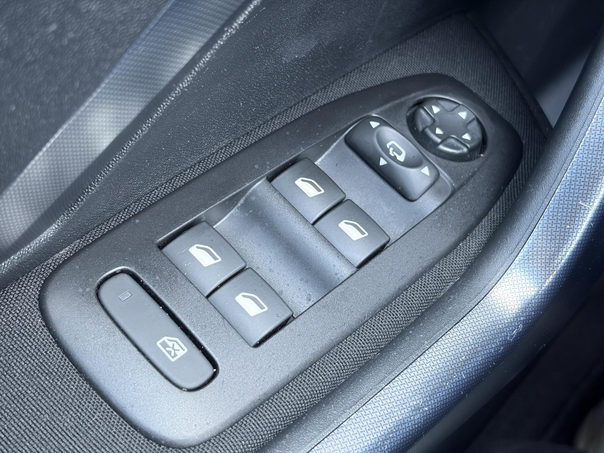 Peugeot 2008 1.2 PureTech Allure ✓1e Eigenaar✓D-riem vv in 2025✓110pk✓Navi✓Pano✓Carplay✓Pdc V+A✓Lm velgen✓N.A.P✓Halfleder✓Clima✓Apk tot 10-2027