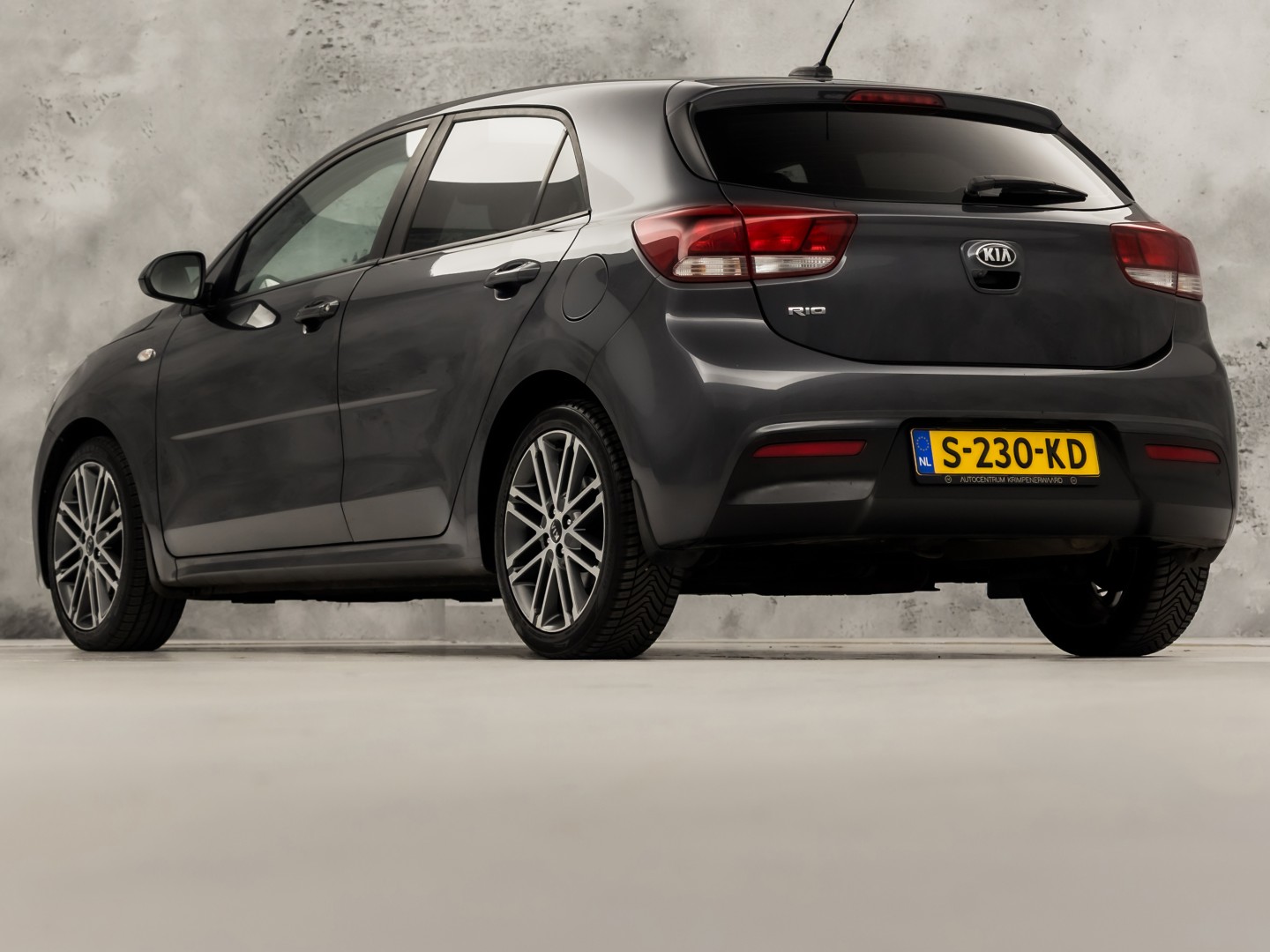 Kia Rio 1.4 DynamicLine Sport Automaat (STUUR/STOELVERWARMING, GETINT GLAS, CAMERA, SPORTSTOELEN, LM VELGEN, ELEK PAKKET, NIEUWSTAAT)