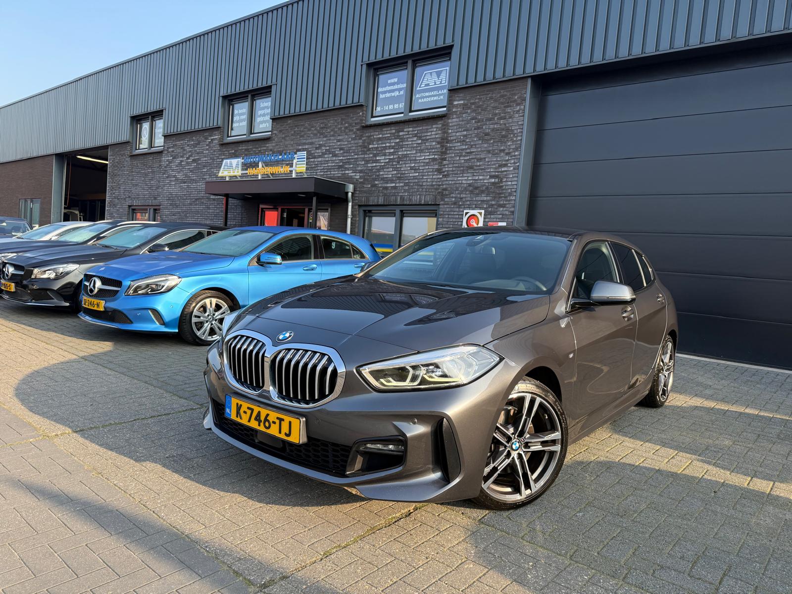 BMW 1-serie 116d Executive | 1E EIGENAAR | 3/6/12MND GARANTIE | AUTOMAAT | LED | CARPLAY | SFEERVERLICHTING | CRUISE | AIRCO |