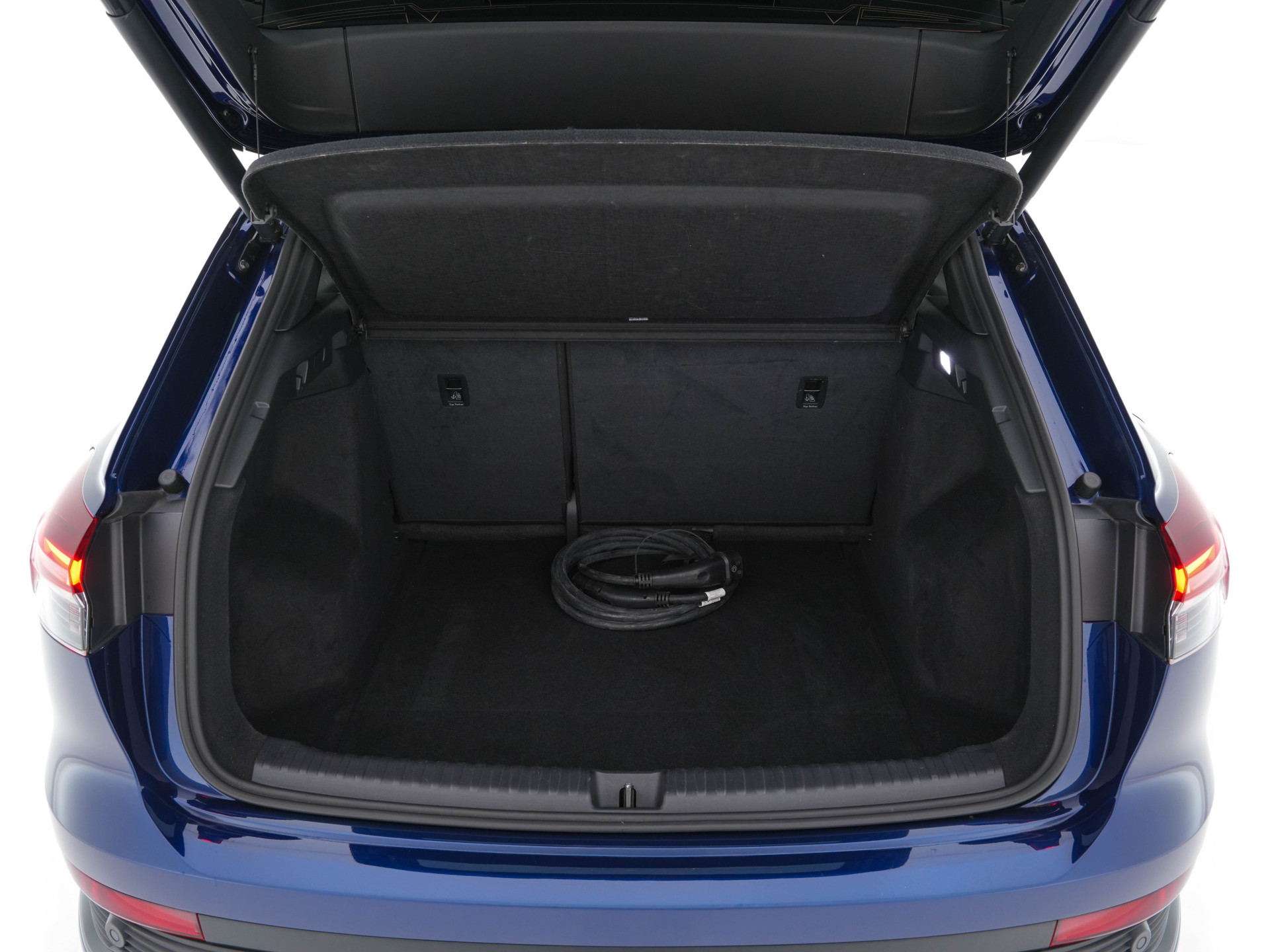 Audi Q4 e-tron 40 S-Line Competition Launch edition 77 kWh [ 3-Fase ] {SOH-87%} (INCL-BTW) *HEAT-PUMP | PANO | LEATHER-FABRIC | MATRIX-LED | ADAPTIVE-CRUISE | HEATED-SPORTSEATS | AMBIENT-LIGHT | DIGI-COCKPIT | CAMERA | KEYLESS | NAVI-FULLMAP | ...