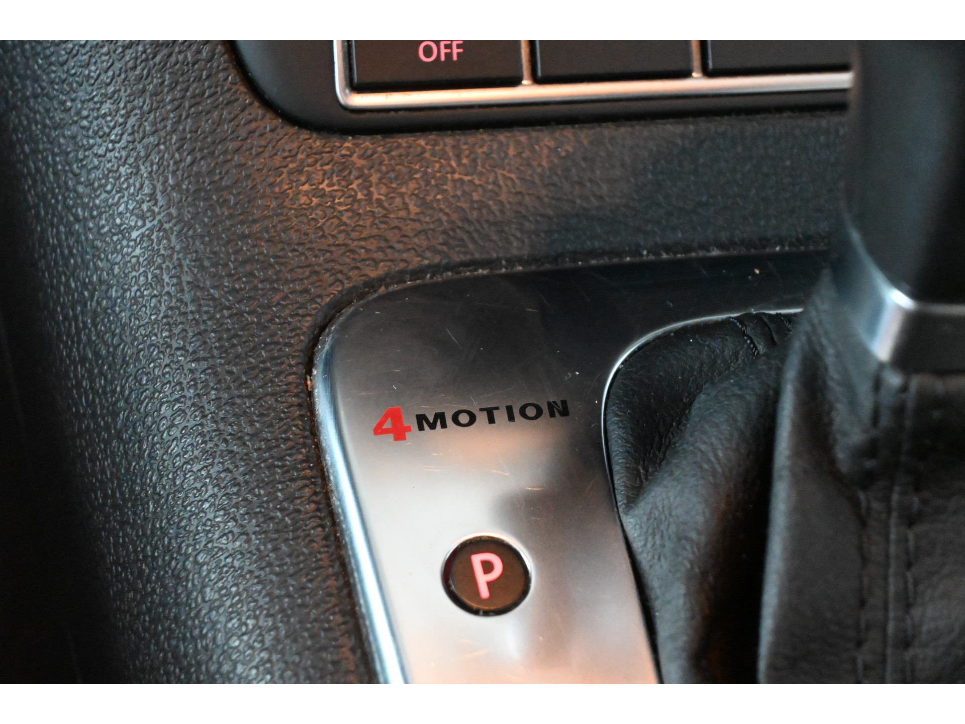 Volkswagen Tiguan 2.0 TDI Automaat DSG Sport&Style 4Motion Clima Cruise control Trekhaak Leder Lichtmetaal Inruil mogelijk