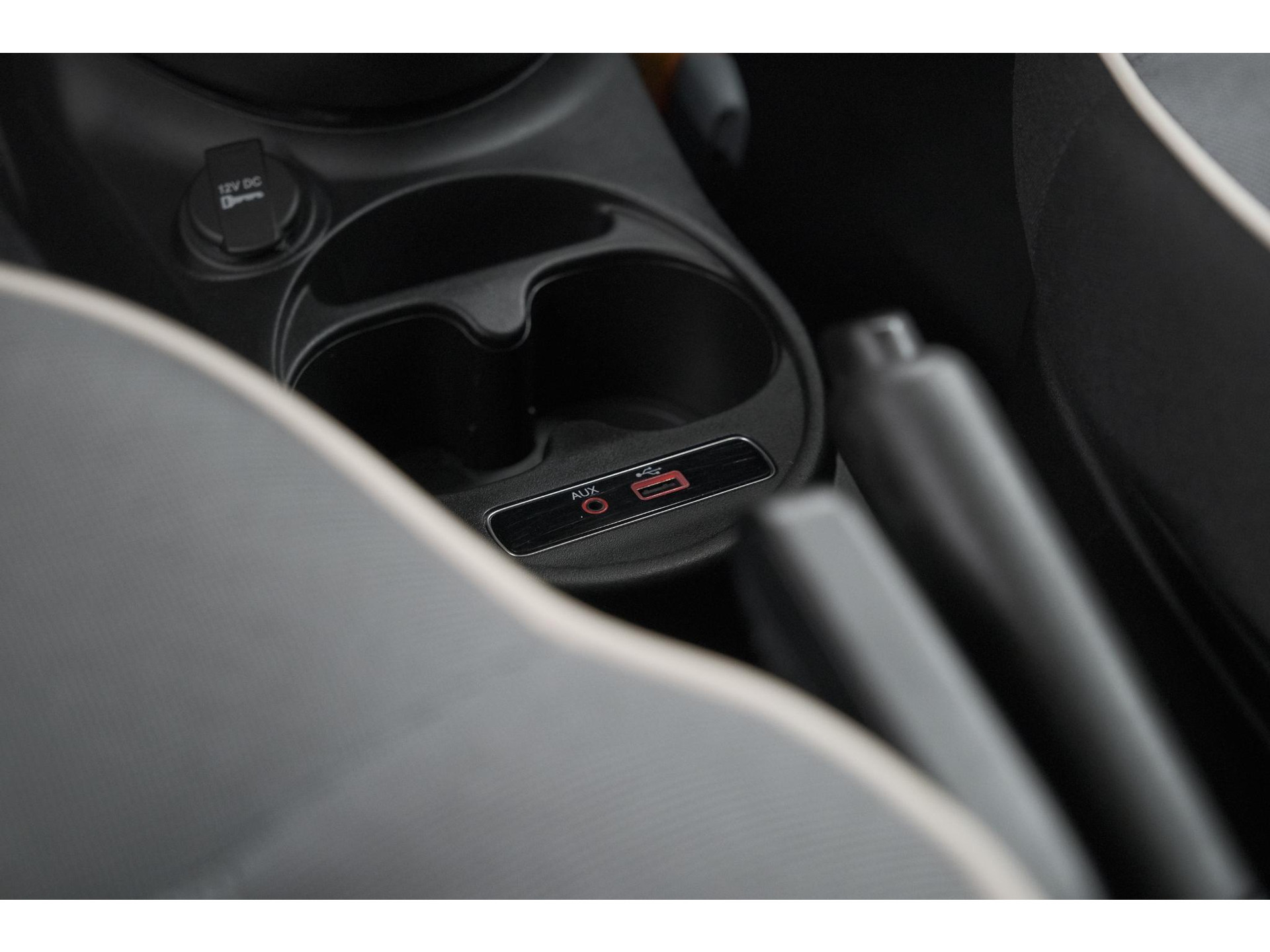 Fiat 500 C TwinAir Turbo Lounge | Parkeersensoren | Climate control | Cruise control | Apple Carplay