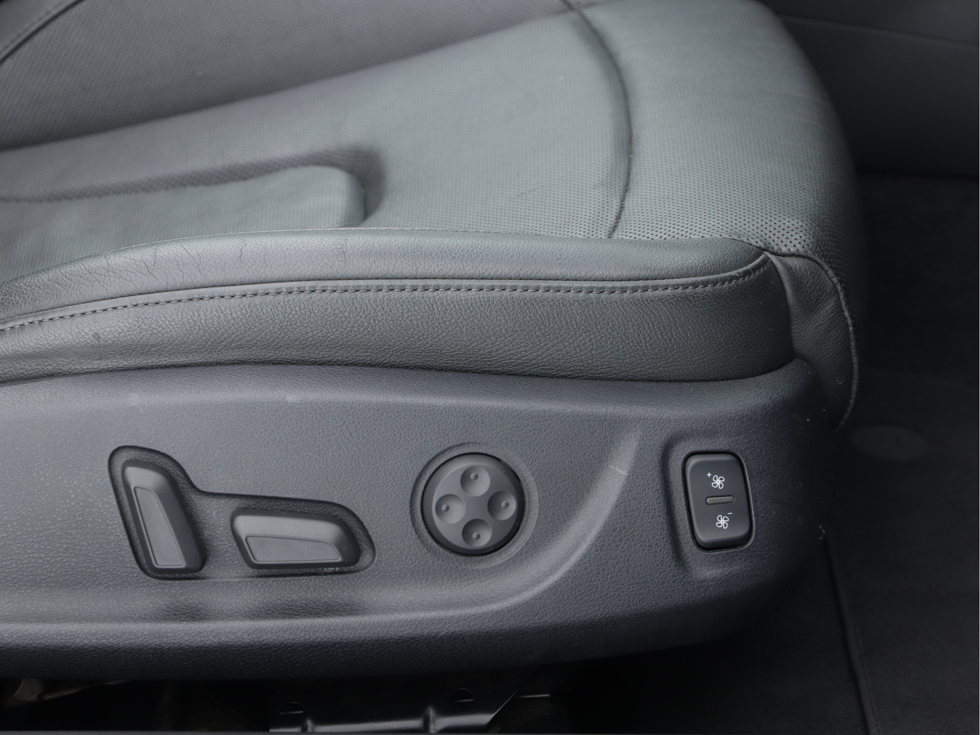 Audi S5 Cabriolet 3.0 TFSI Quattro Aut. *LEATHER | BI-XENON | NAVI-FULLMAP | BANG/OLUFSEN-AUDIO | PDC | ECC | CRUISE | CAMERA | SHIFT-PADDLES | MEMORY-PACK | HAEATED/VENTILATED-SPORTSEATS | AIRSCARF | CARBON-INLAY | KEY