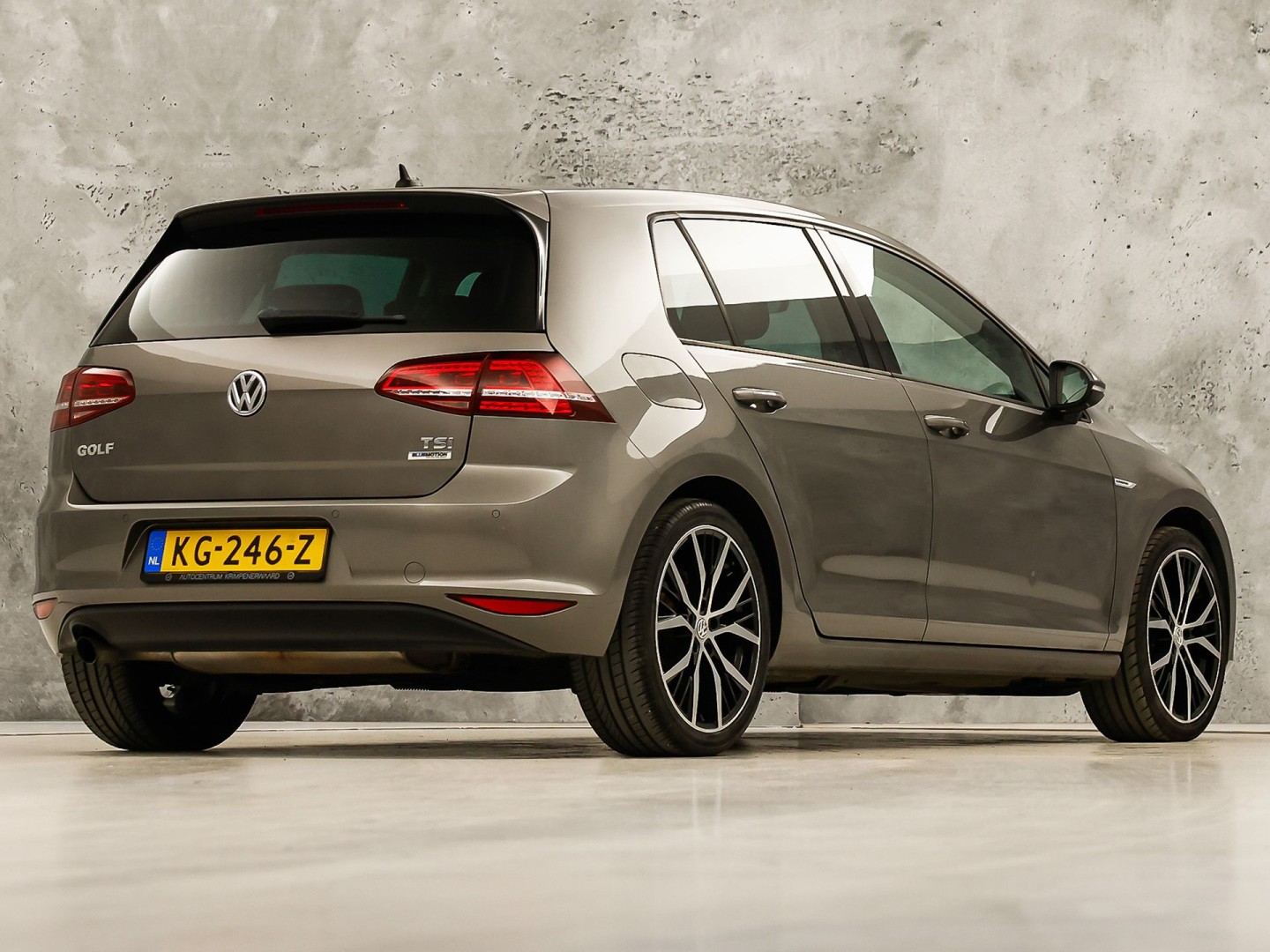 Volkswagen Golf 1.0 TSI Sportline Automaat (APPLE CARPLAY, NAVIGATIE, CAMERA, CLIMATE, SPORTSTOELEN, GETINT GLAS, LM VELGEN, CRUISE, NIEUWSTAAT)