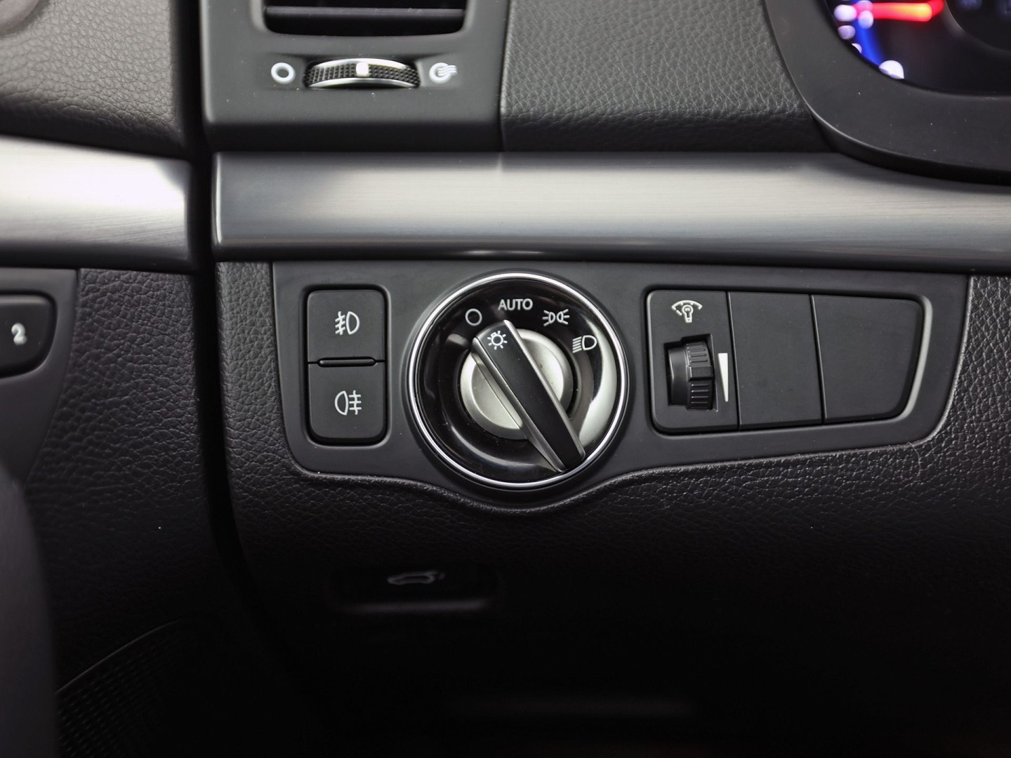 Hyundai i40 Wagon 2.0 GDI i-Catcher 177Pk Automaat (PANORAMADAK, NAVIGATIE, CAMERA, GETINT GLAS, STOELVERWARMING, ELEK SPORTSTOELEN, CRUISE, XENON, NIEUWSTAAT)