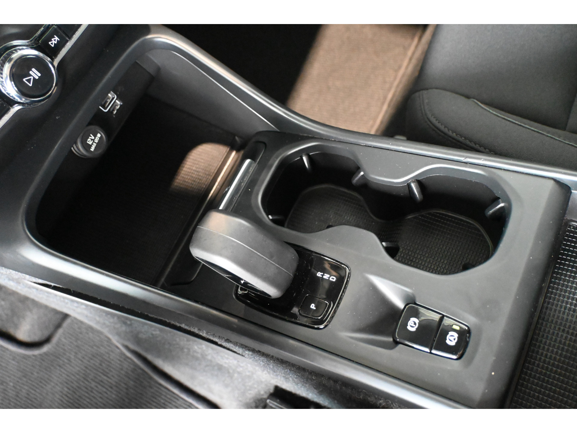 Volvo XC40 1.5 T5 Recharge Inscription Clima Cruise CarPlay Trekhaak PDC Lane Assist Camera 100% Onderhouden! Inruil Mogelijk!
