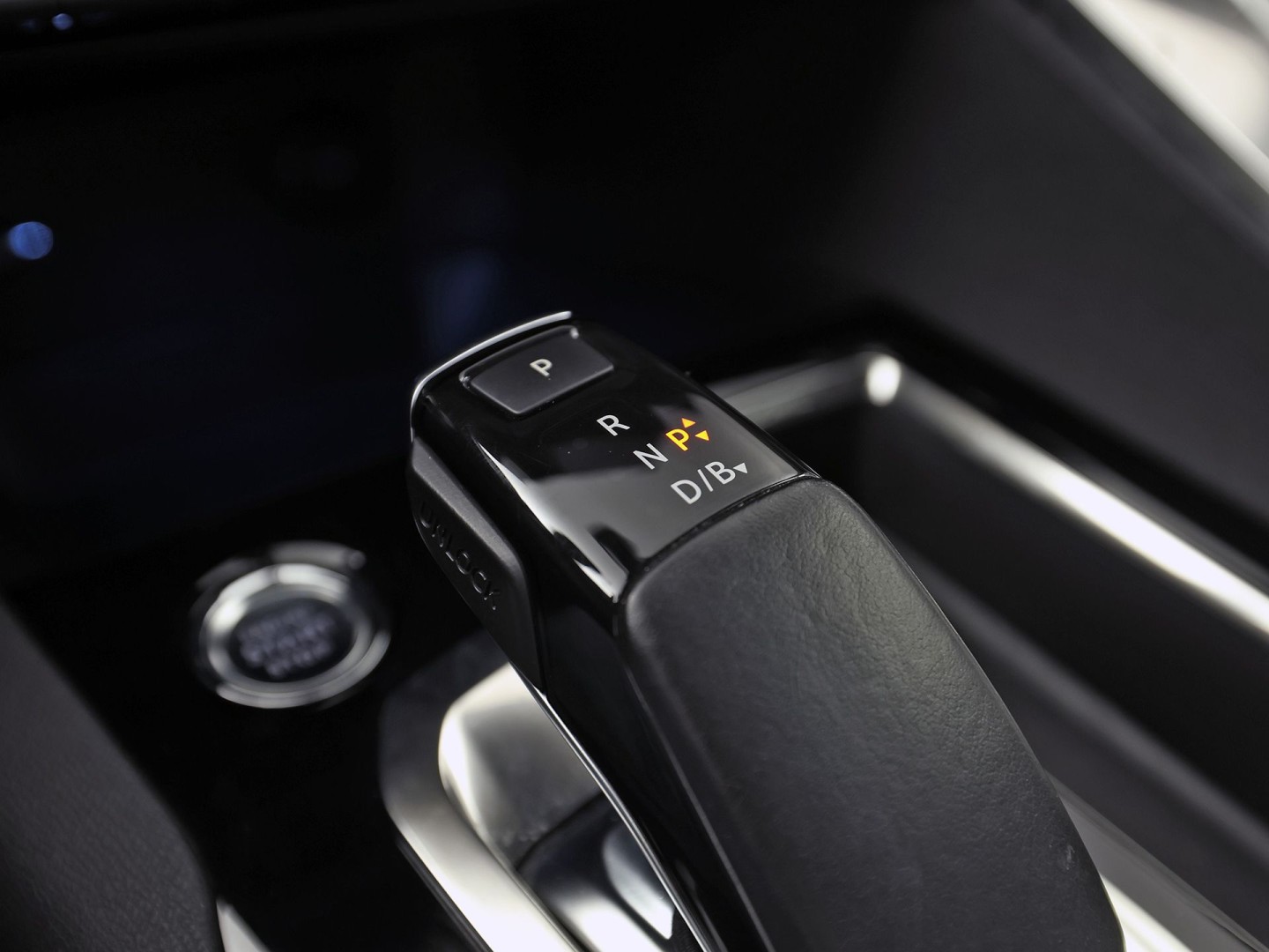 Peugeot 3008 1.6 HYbrid 225 Allure Blacksport 225Pk Automaat (APPLE CARPLAY, SOH 94,7%, BLACK PACK, GROOT NAVI, 360 CAMERA, SPORTSTOELEN, KEYLESS, LANE ASSIST, NIEUWE APK, NIEUWSTAAT)