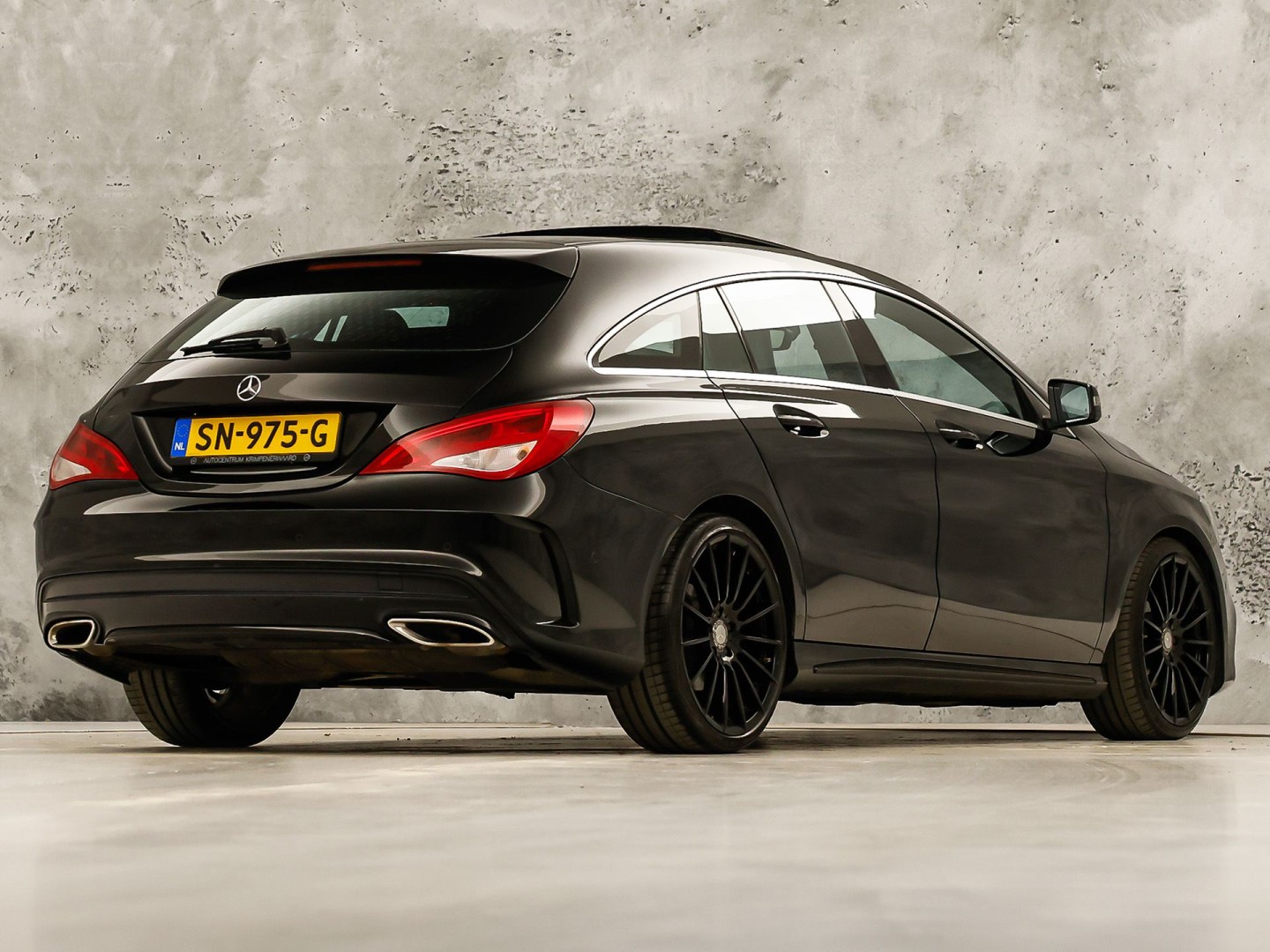Mercedes-Benz CLA-Klasse 200 AMG Sport 156Pk Automaat (PANORAMADAK, GROOT NAVI, LEDER, STOELVERWARMING, SPORTSTOELEN, PARKEERSENSOREN, CRUISE, NIEUWSTAAT)
