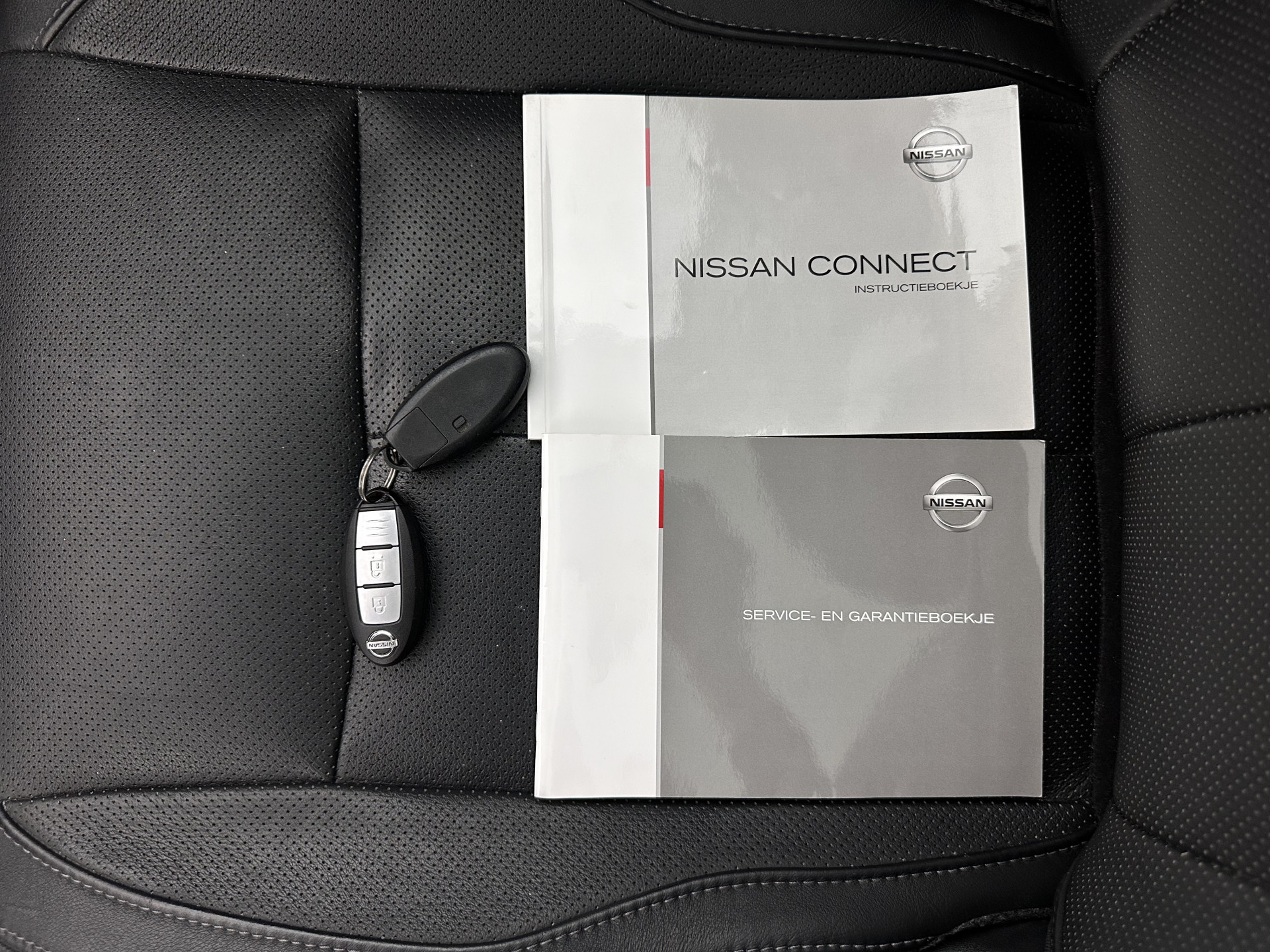 Nissan Qashqai 1.2 Tekna *PANO | FULL-LEATHER | TOP-VIEW | BLIND-SPOT | NAVI-FULLMAP | HEATED-COMFORTSEATS | KEYLESS | DAB+ | PRIVACY-GLASS | 19''ALU | TOWBAR*